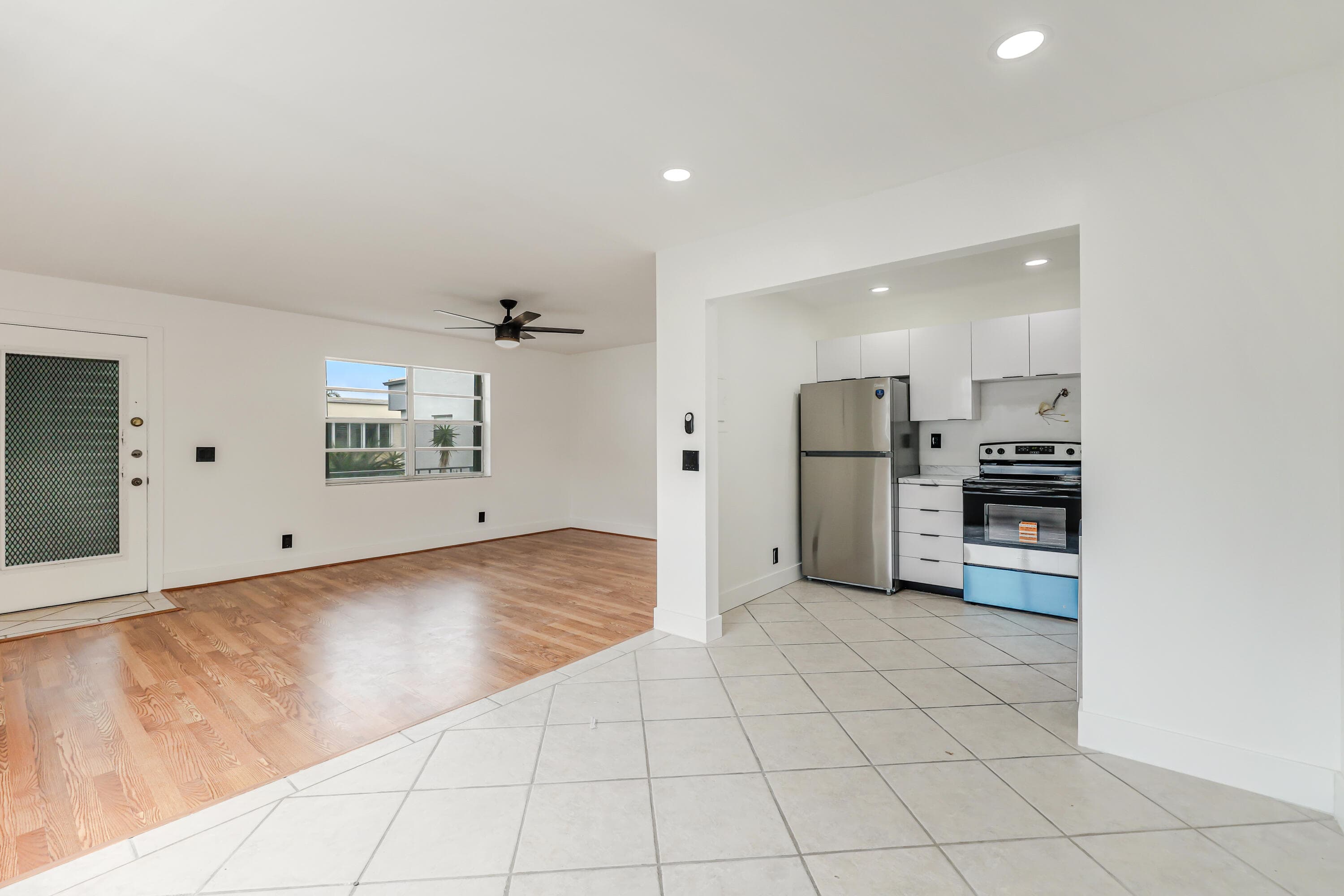 560 Capri, Delray Beach, FL 33484 — photo 3 of 24
