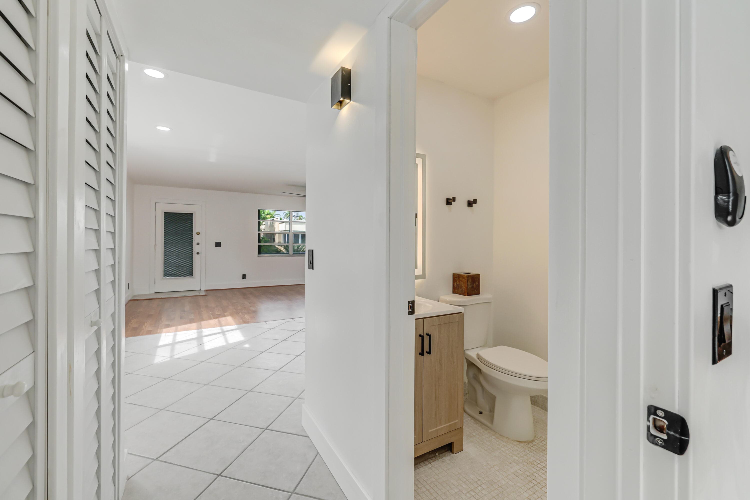 560 Capri, Delray Beach, FL 33484 — photo 7 of 24