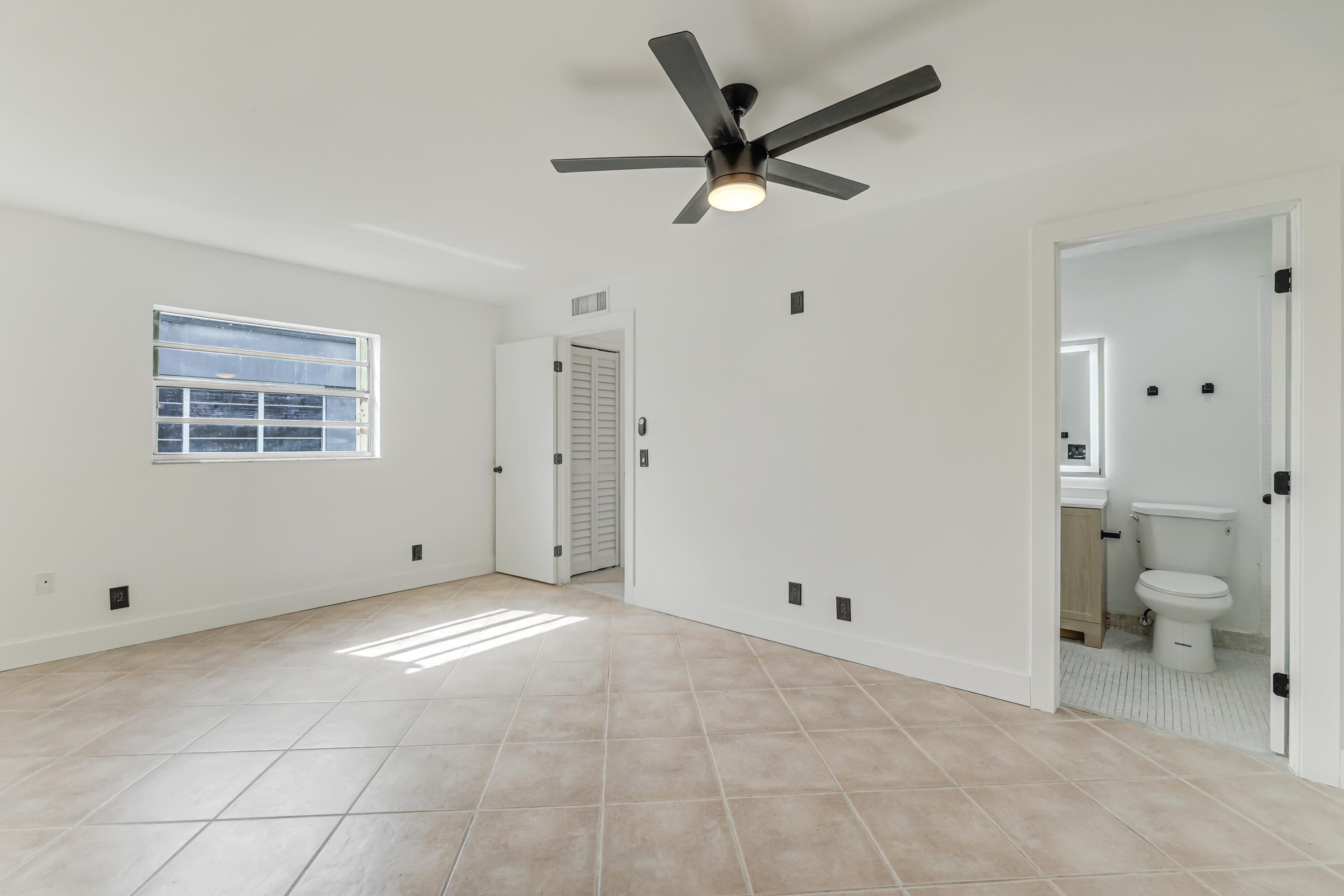 560 Capri, Delray Beach, FL 33484 — photo 10 of 24