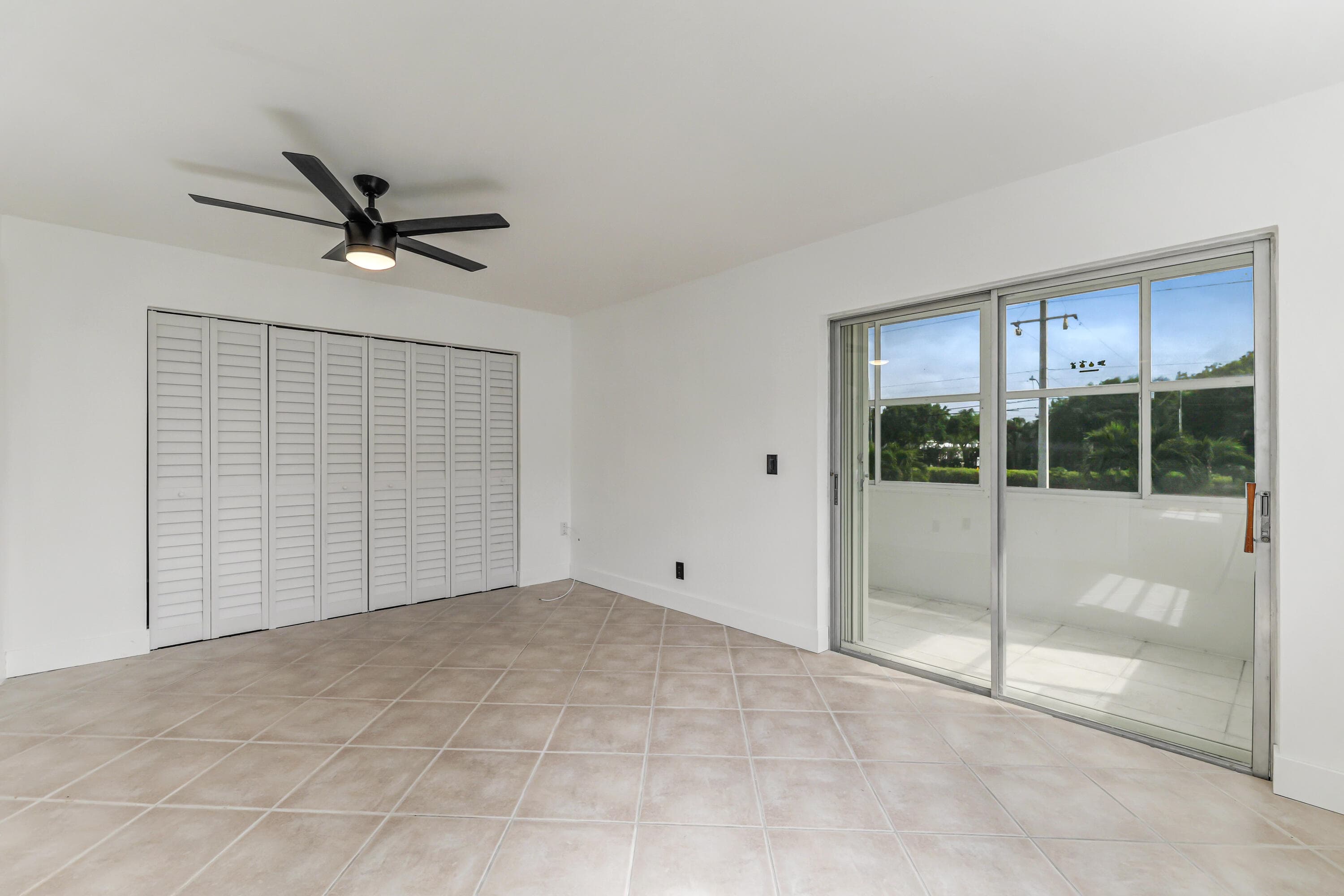 560 Capri, Delray Beach, FL 33484 — photo 16 of 24