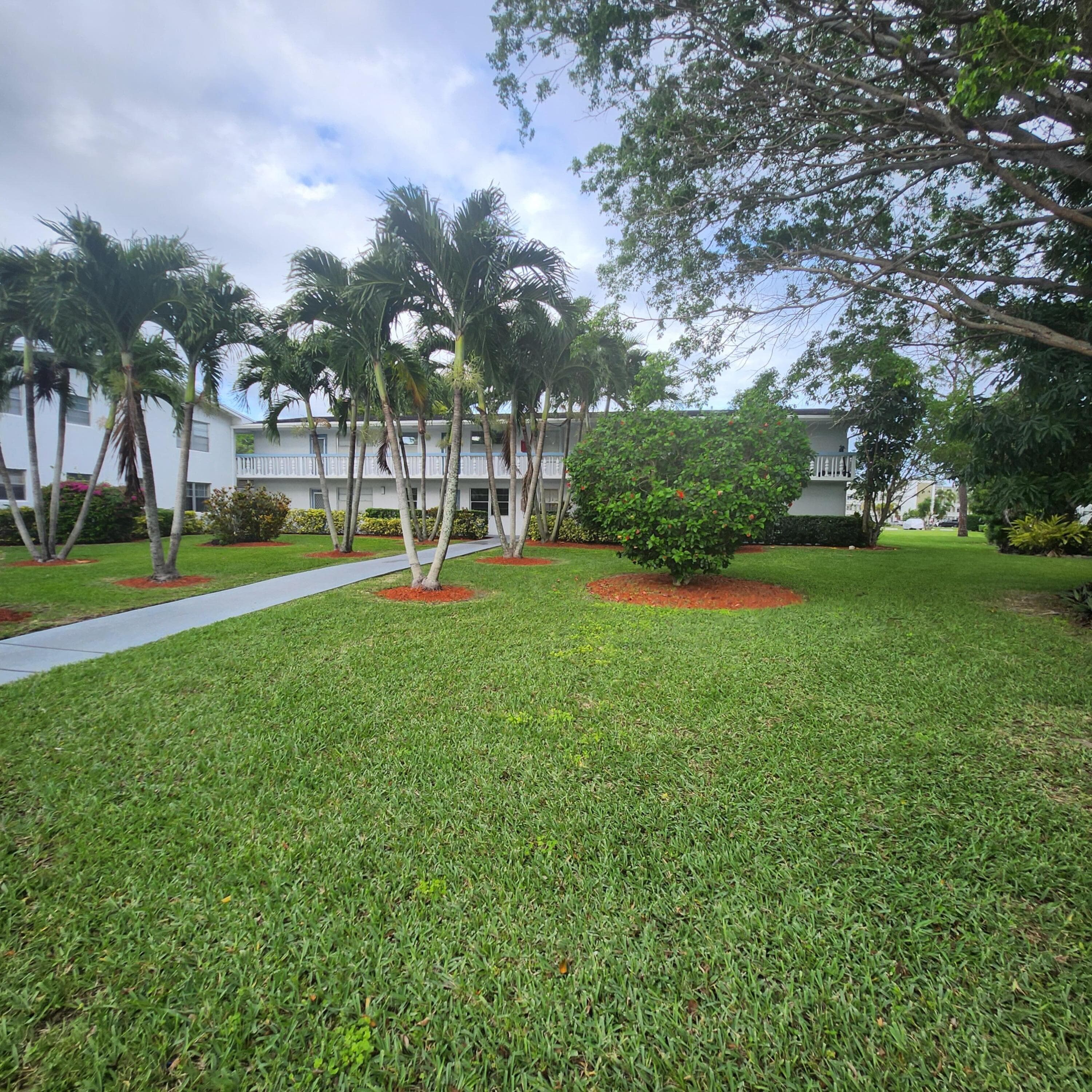 643 Durham W, Deerfield Beach, FL 33442 — photo 2 of 25