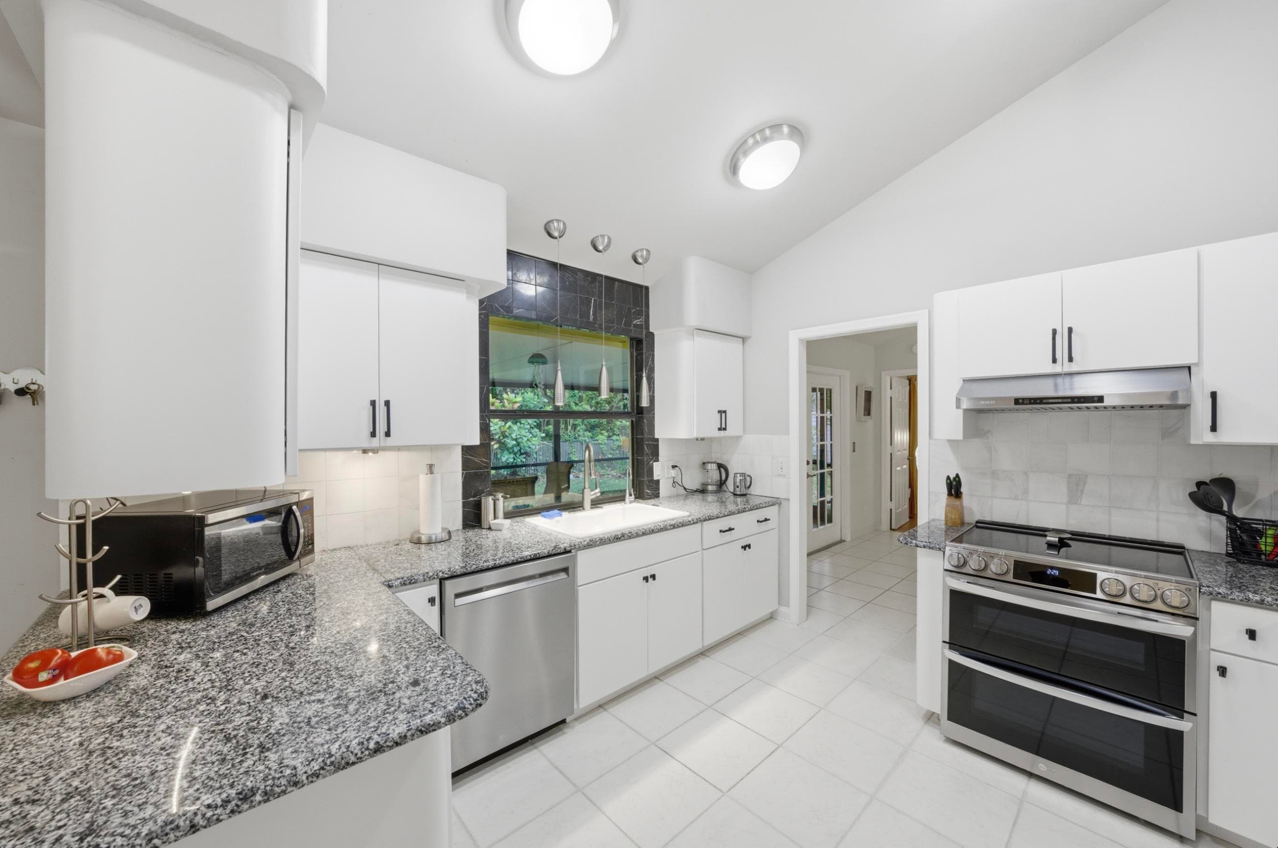 18546 Lake Bend Drive, Jupiter, FL 33458 — photo 11 of 40