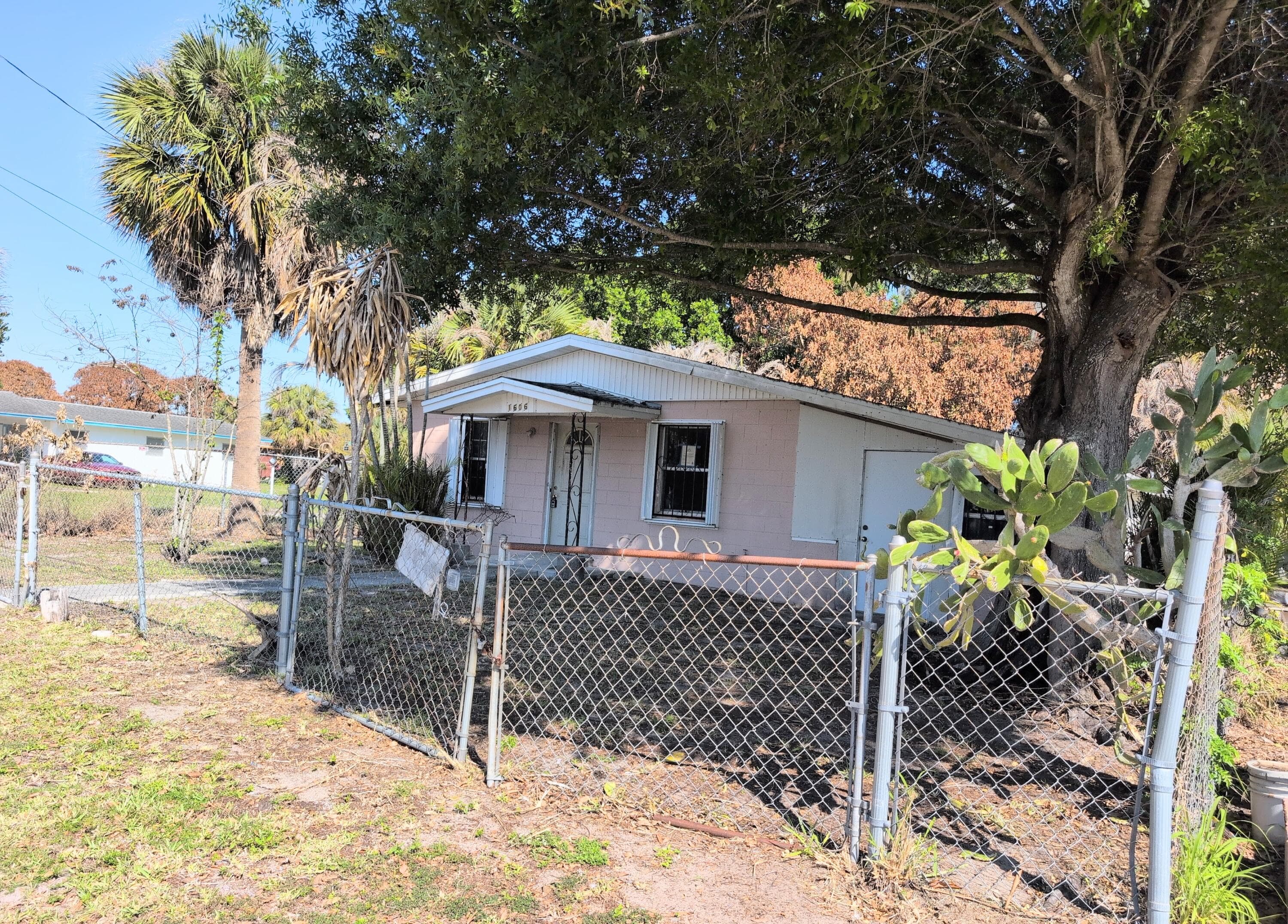 1606 Avenue H, Fort Pierce, FL 34950 — photo 2 of 9