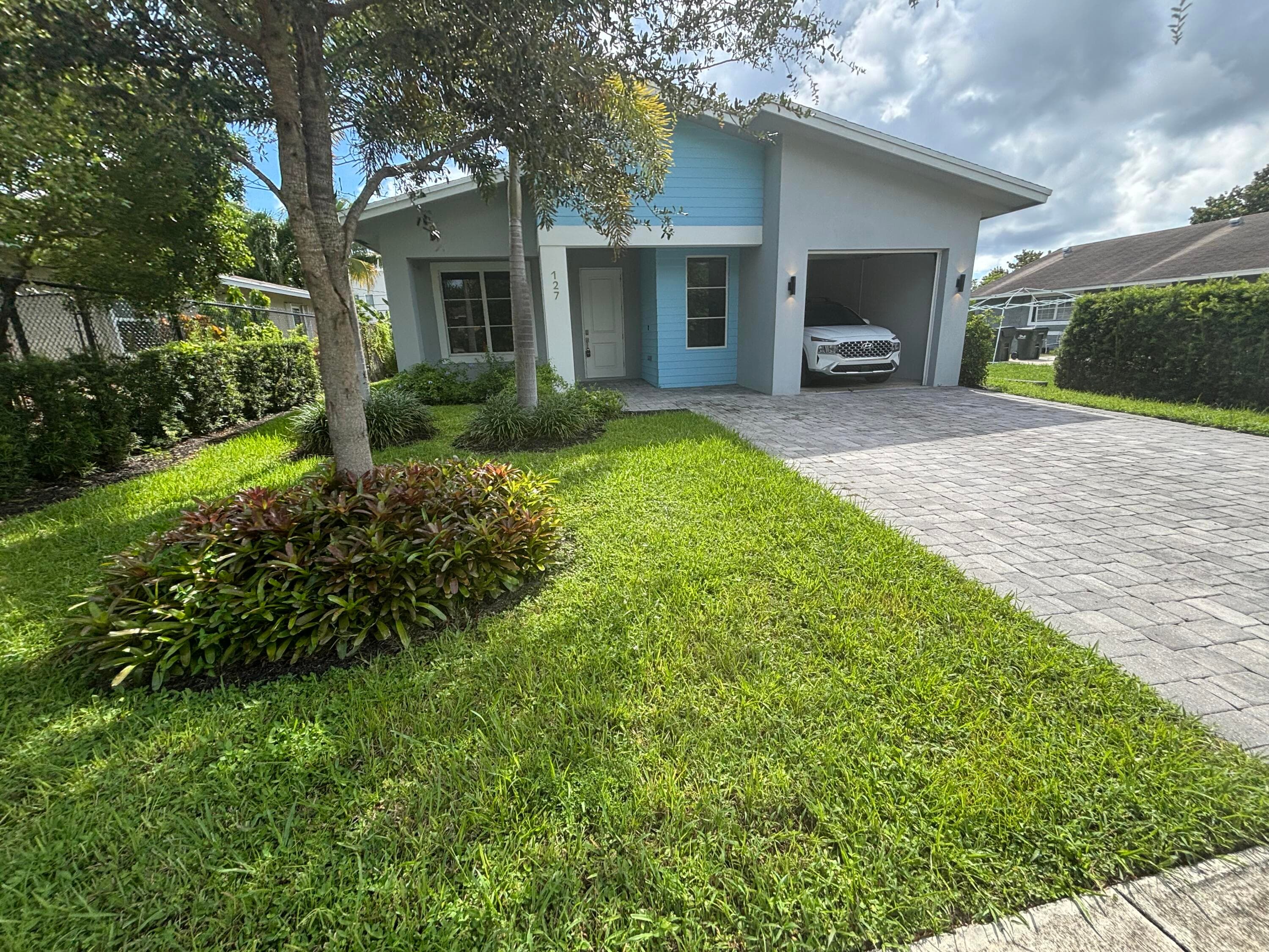 127 NW 9th Avenue, Delray Beach, FL 33444 — photo 1 of 25