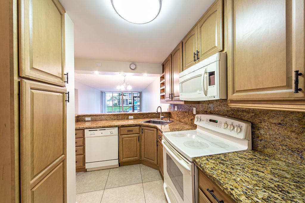 6 Royal Palm Way 102, Boca Raton, FL 33432 — photo 6 of 23
