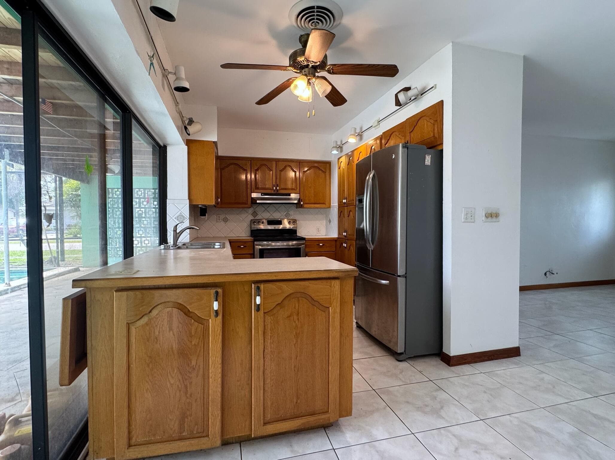 21045 Condado Road, Cutler Bay, FL 33189 — photo 4 of 25