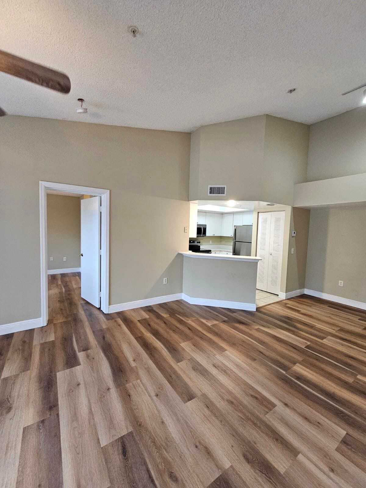 4191 N Haverhill Road 408, West Palm Beach, FL 33417 — photo 2 of 22