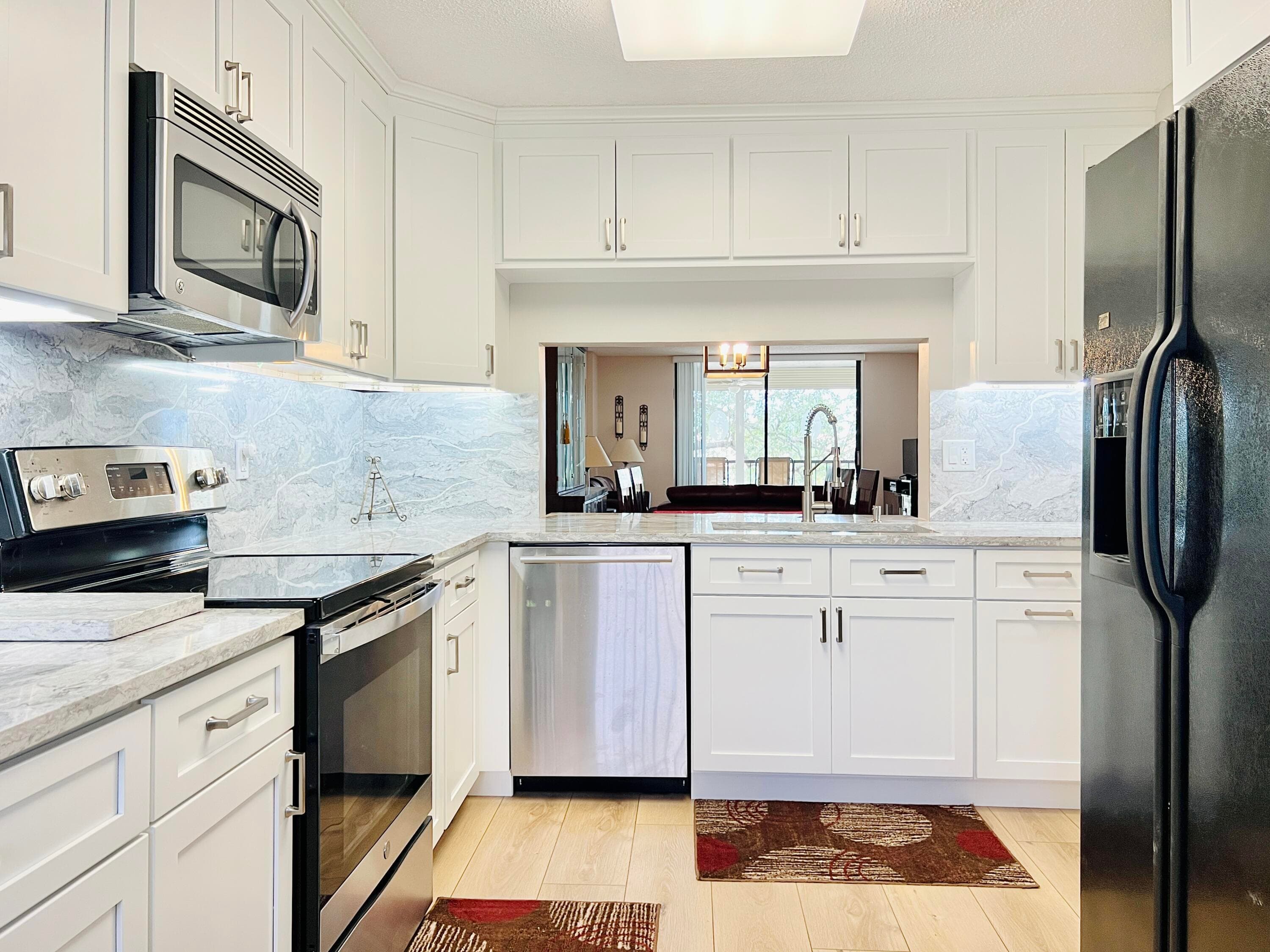 4725 E Lucerne Lakes Blvd Boulevard E 311, Lake Worth, FL 33467 — photo 1 of 28