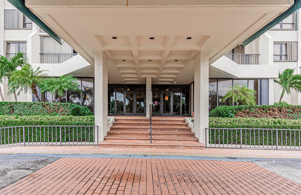 5600 N Flagler Drive 804, West Palm Beach, FL 33407 — photo 24 of 38