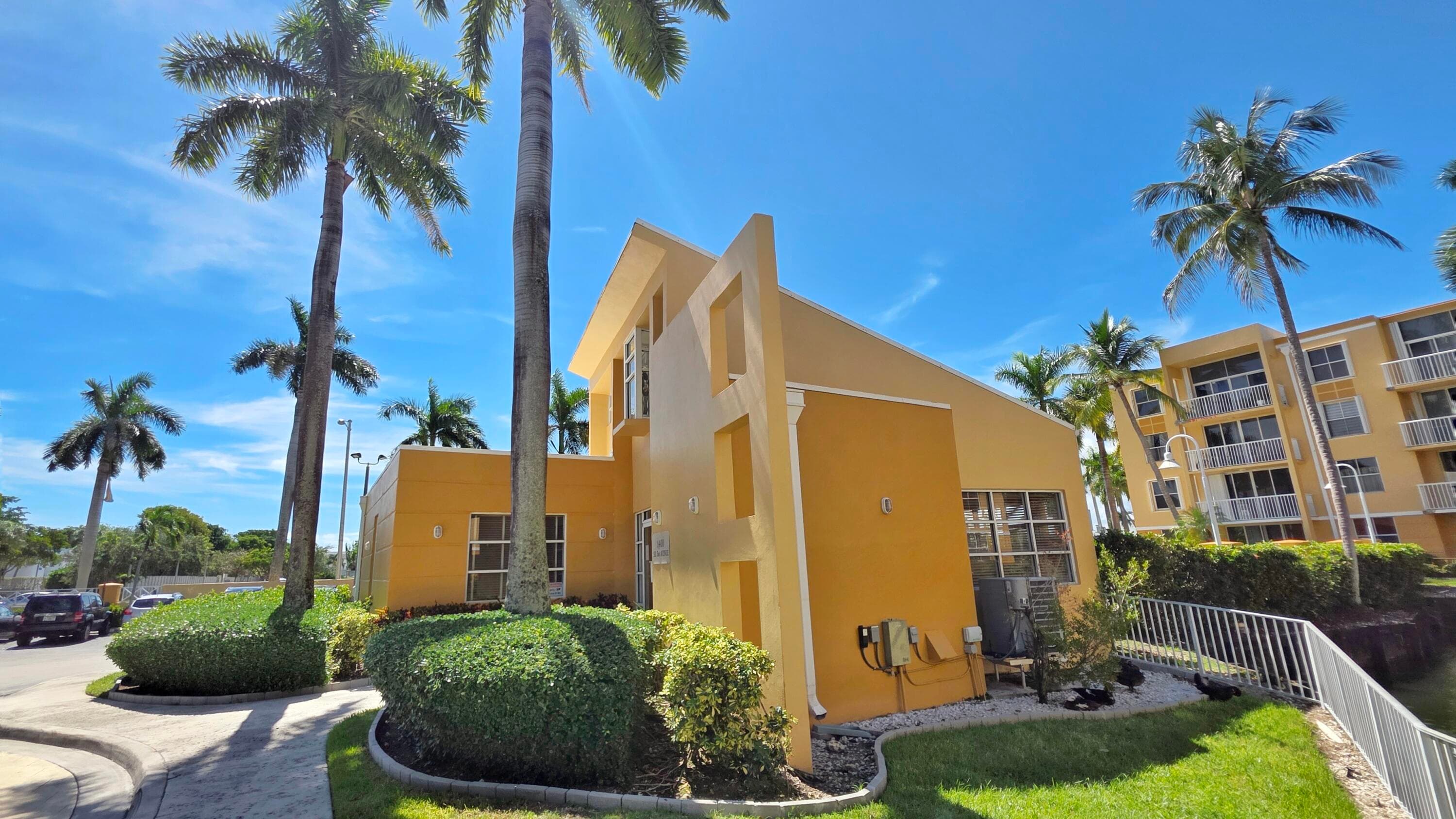 1341 SE 3rd Avenue 307, Dania Beach, FL 33004 — photo 3 of 32