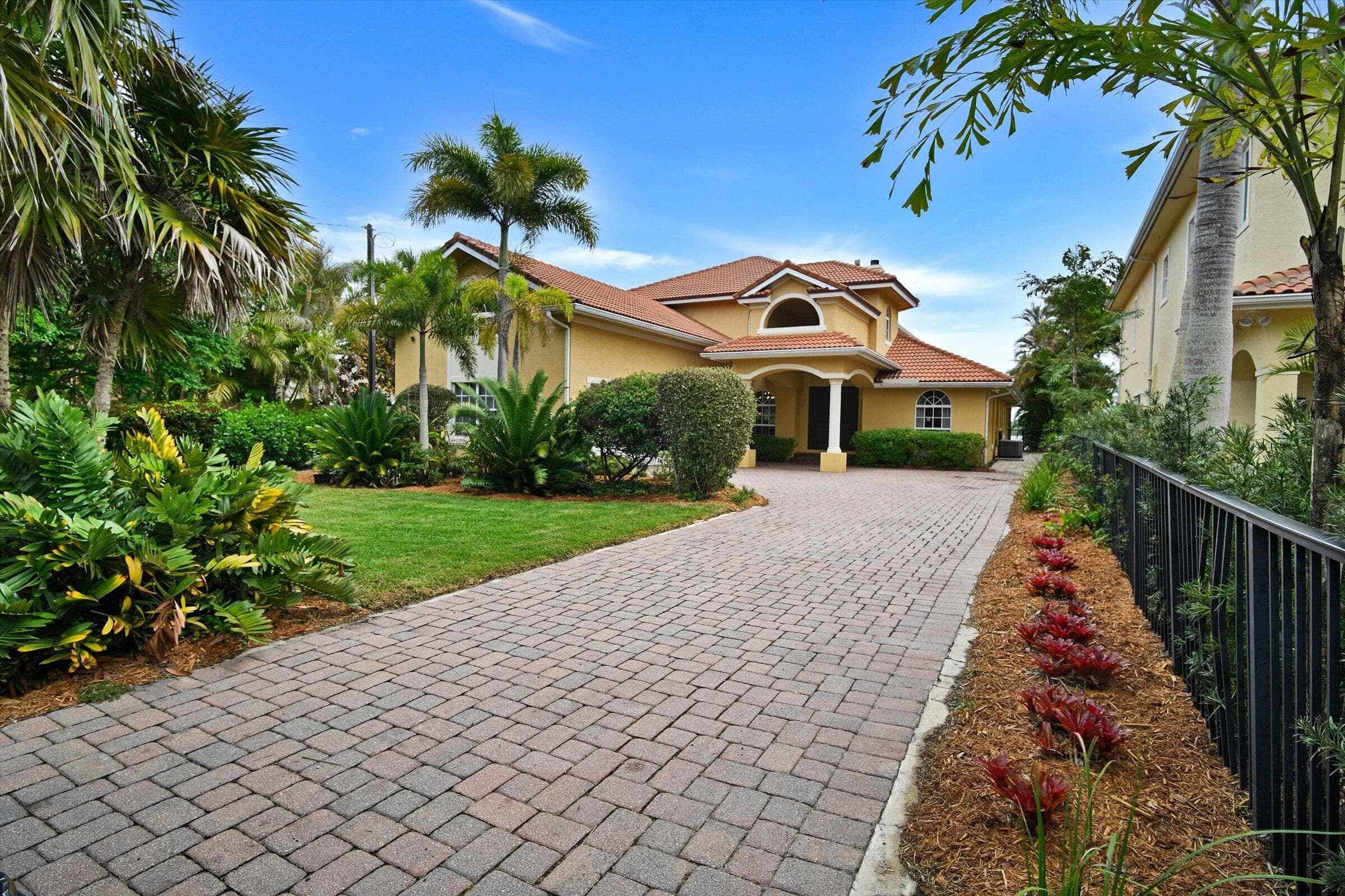 881 SE Saint Lucie Boulevard, Stuart, FL 34996 — photo 1 of 52
