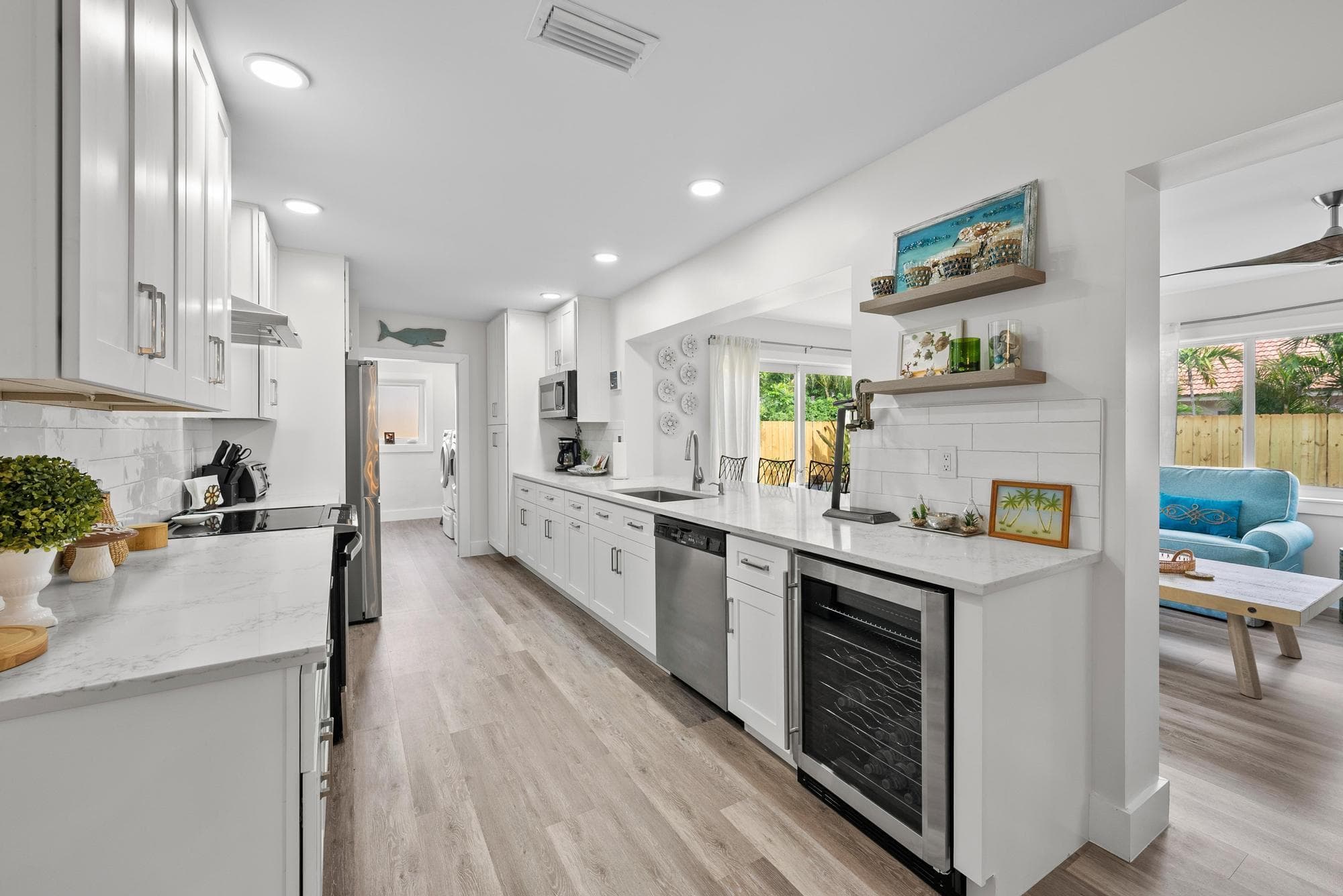 517 Gulf Road, North Palm Beach, FL 33408 — photo 14 of 59