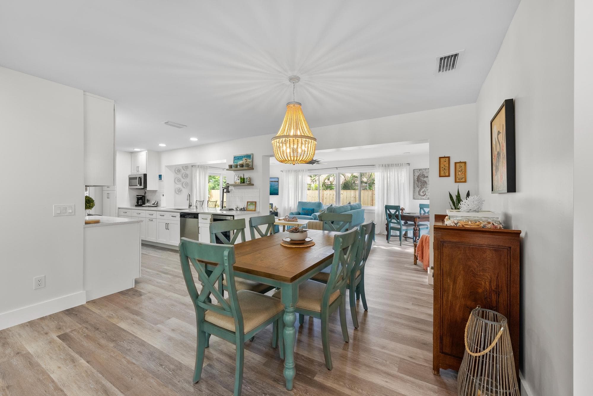 517 Gulf Road, North Palm Beach, FL 33408 — photo 16 of 59