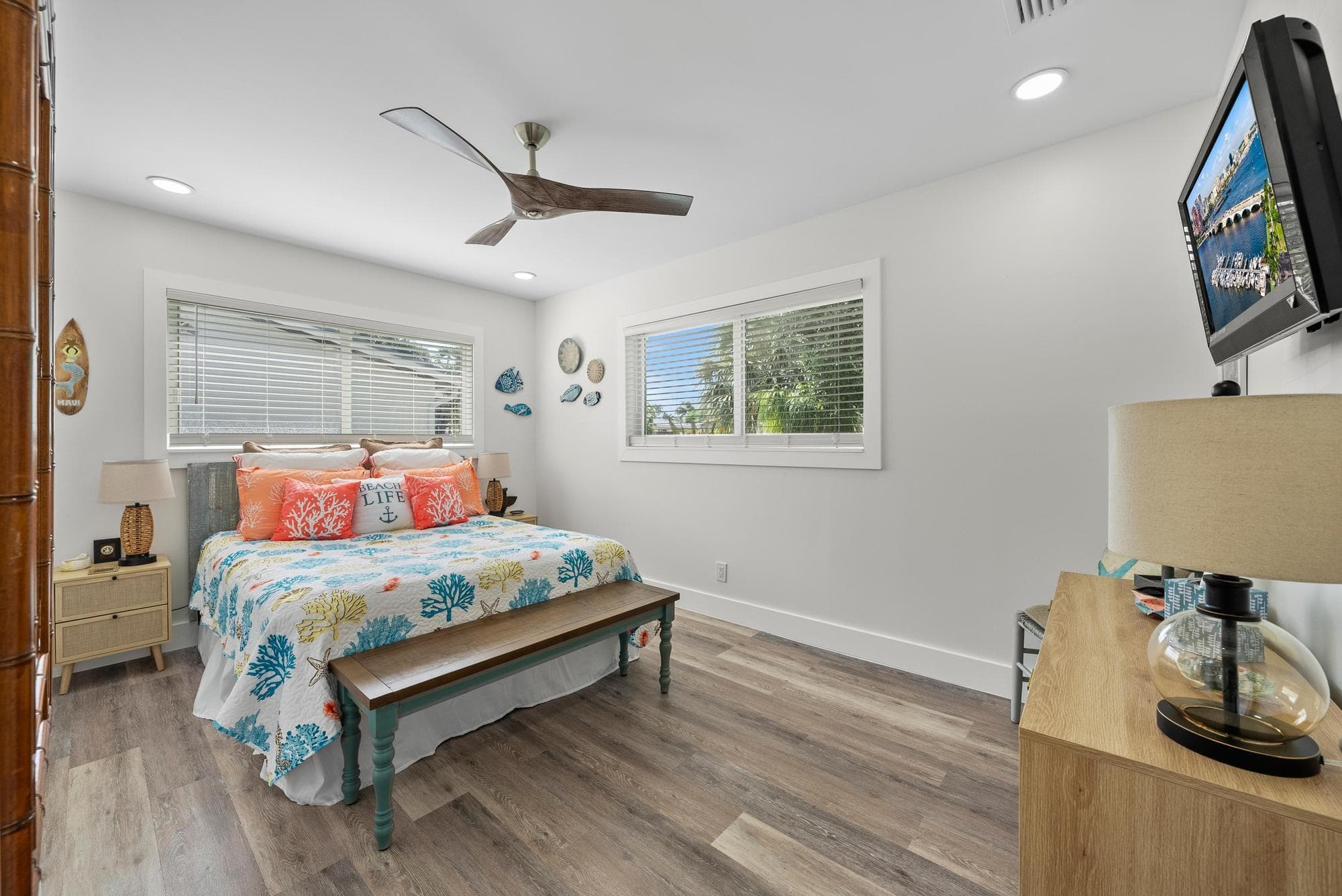 517 Gulf Road, North Palm Beach, FL 33408 — photo 24 of 59