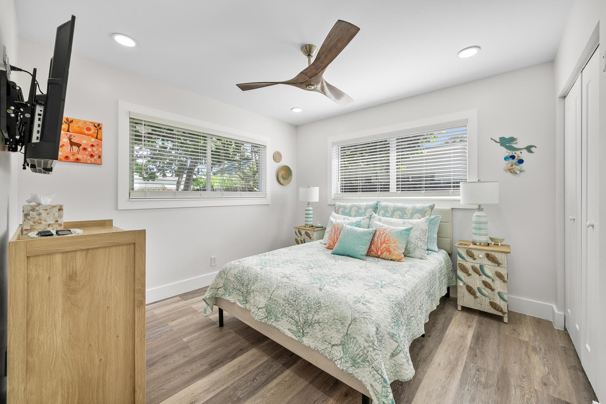 517 Gulf Road, North Palm Beach, FL 33408 — photo 28 of 59