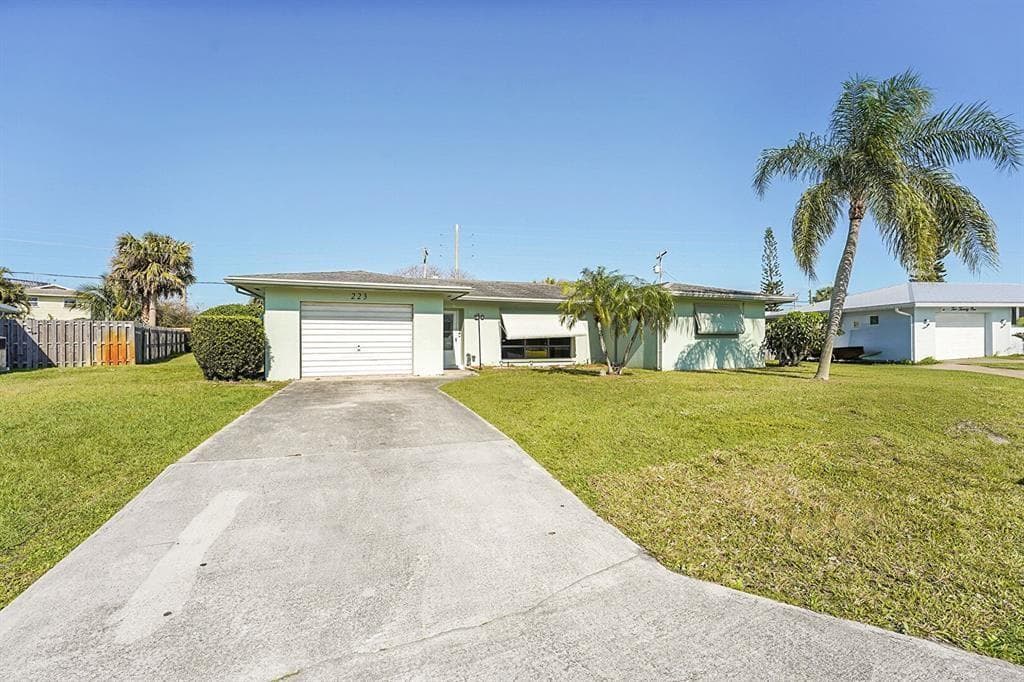 223 E Arbor Avenue, Port St. Lucie, FL 34952 — photo 2 of 6