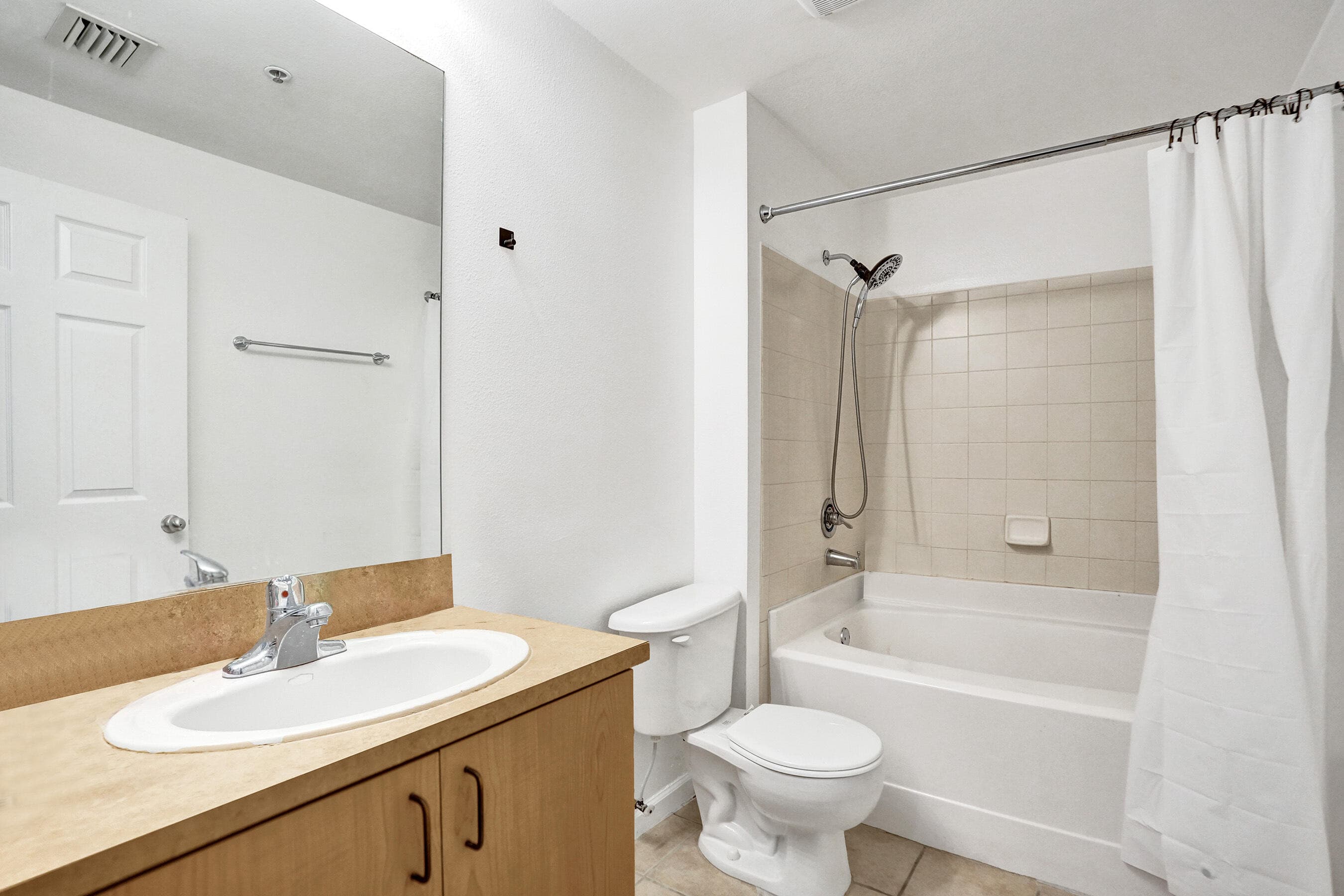 533 NE 3rd Avenue 205, Fort Lauderdale, FL 33301 — photo 7 of 11