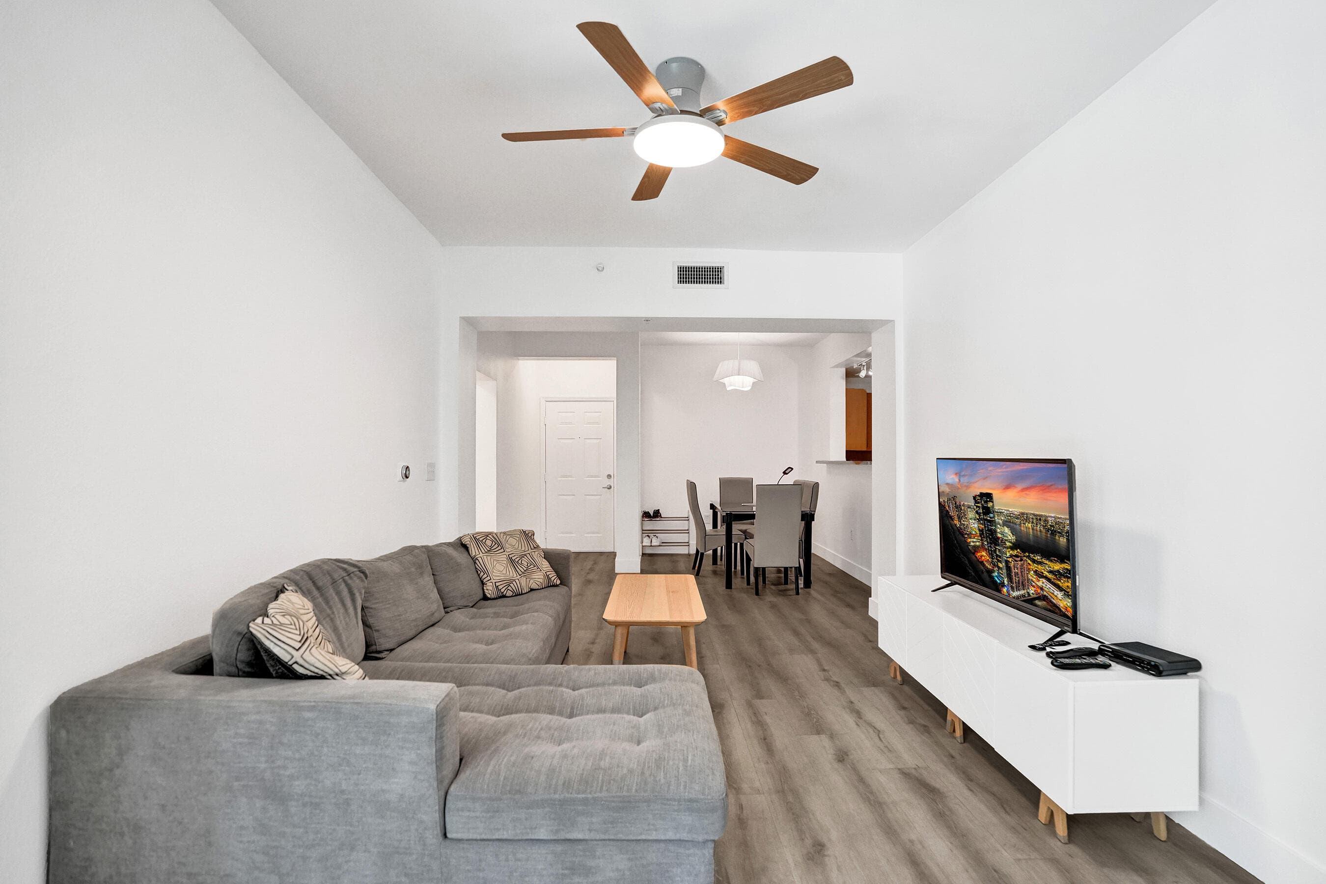 533 NE 3rd Avenue 205, Fort Lauderdale, FL 33301 — photo 1 of 11