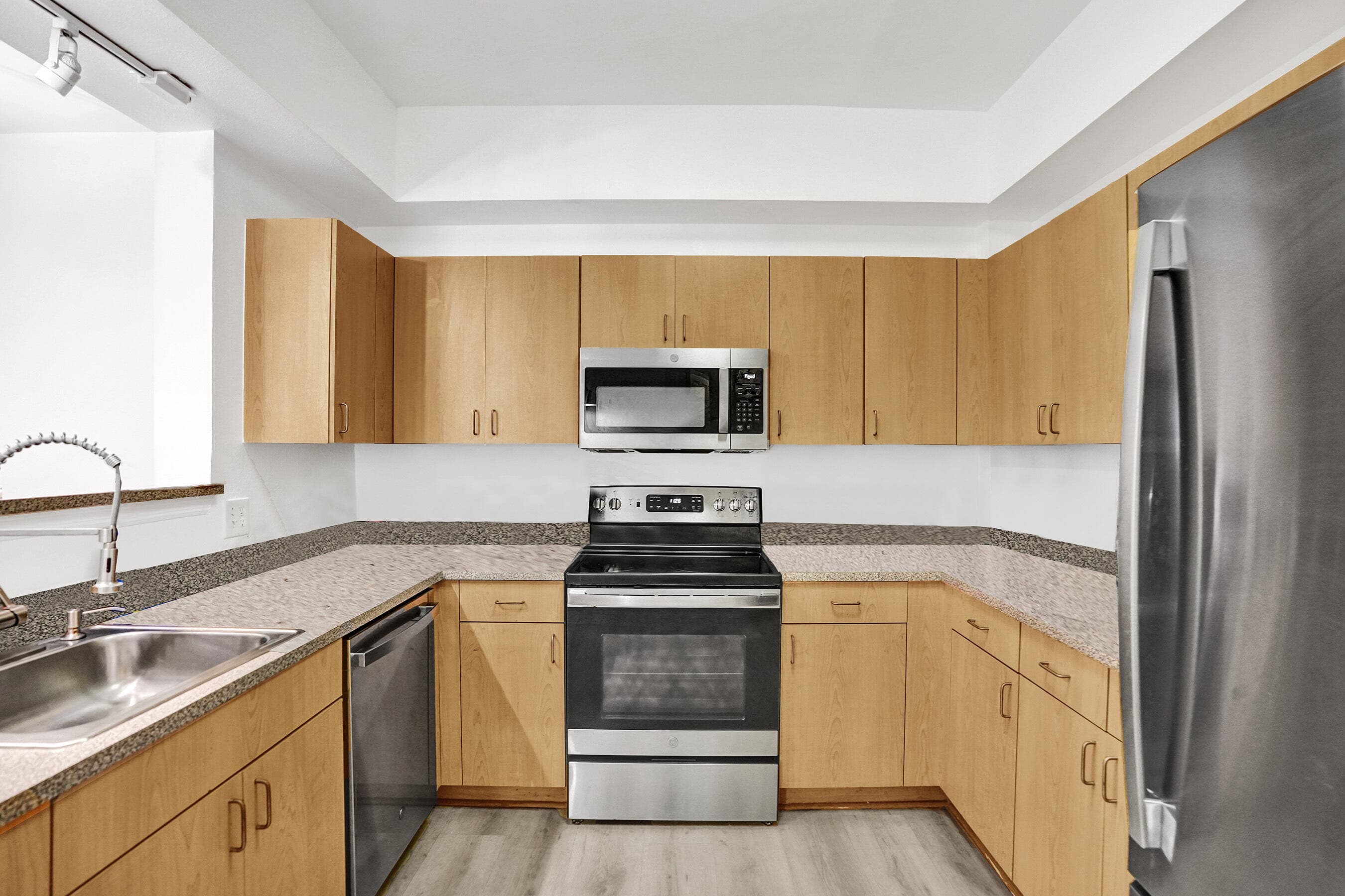 533 NE 3rd Avenue 205, Fort Lauderdale, FL 33301 — photo 3 of 11