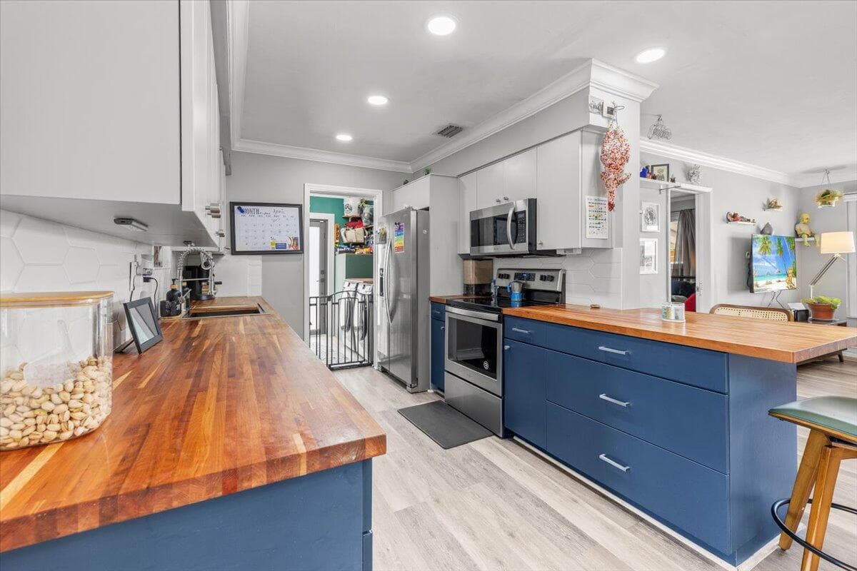1716 SW 43rd Avenue, Fort Lauderdale, FL 33317 — photo 11 of 29