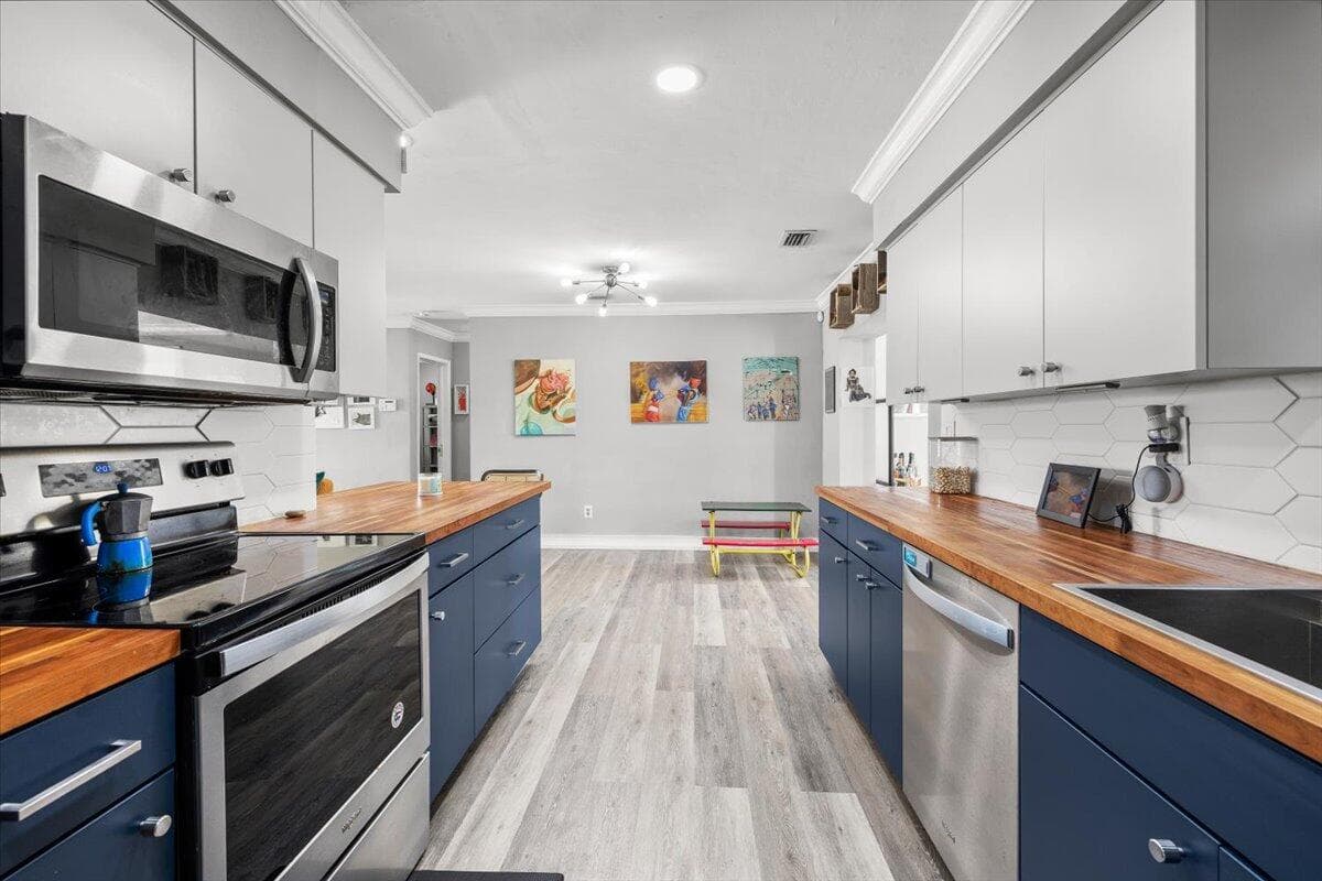 1716 SW 43rd Avenue, Fort Lauderdale, FL 33317 — photo 12 of 29