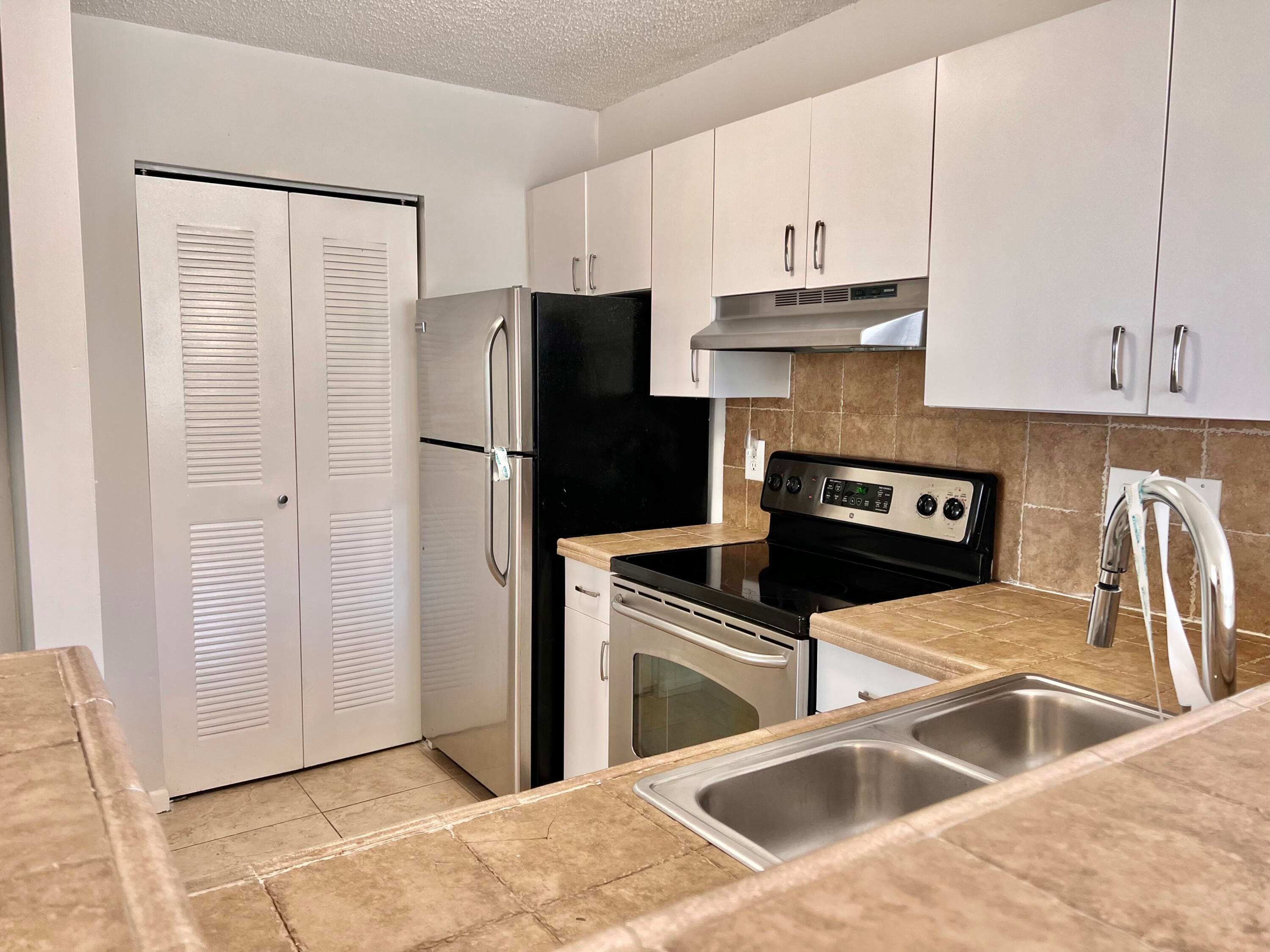 1755 Village Boulevard 102, West Palm Beach, FL 33409 — photo 5 of 32