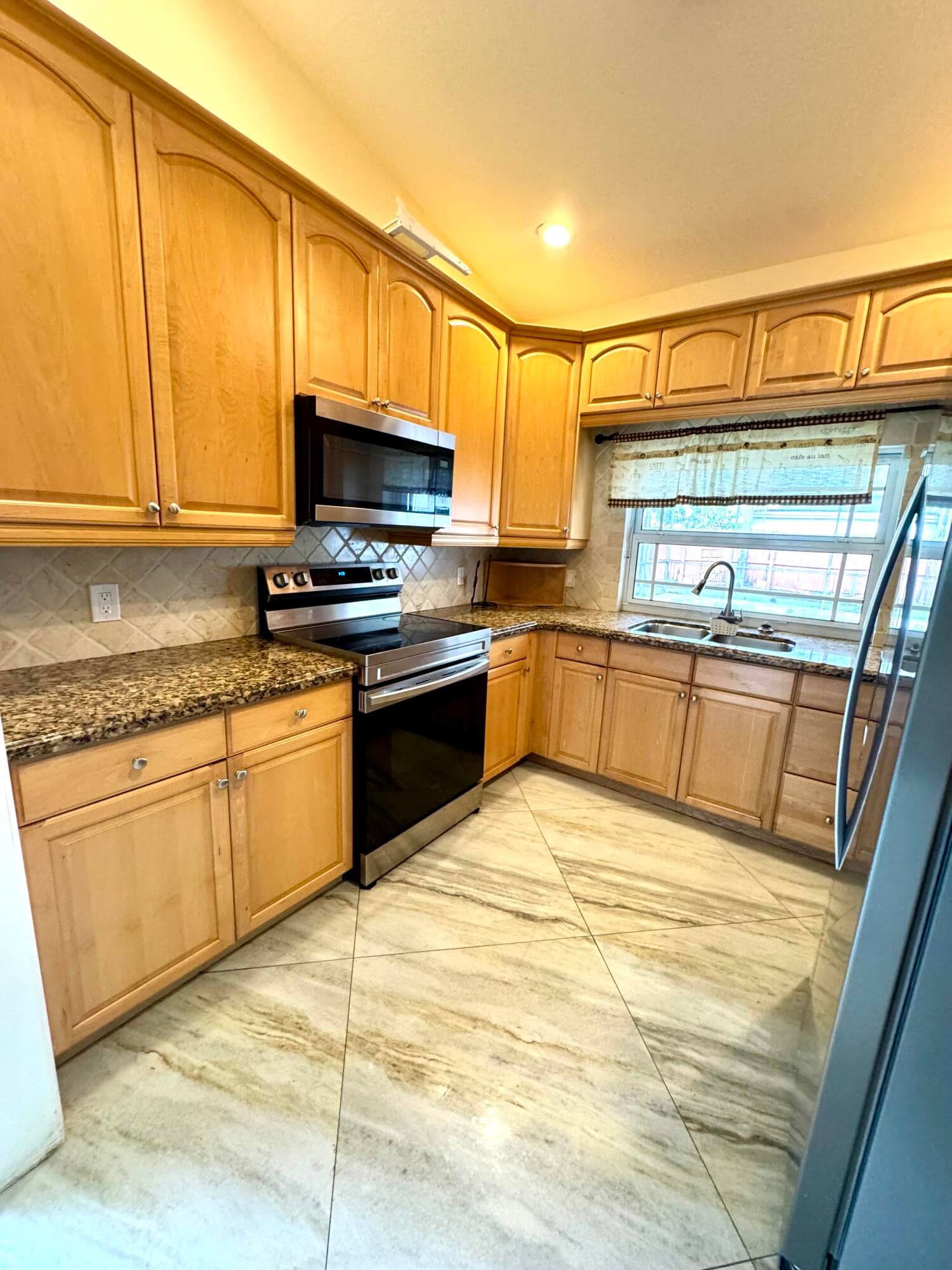 531 SW 167th Terrace, Weston, FL 33326 — photo 9 of 17