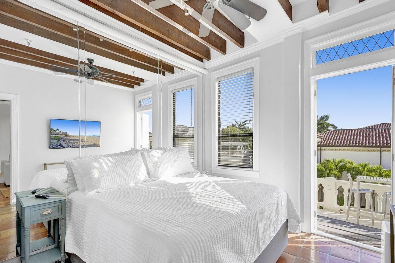 Condominium in Palm Beach — photo 15 of 35