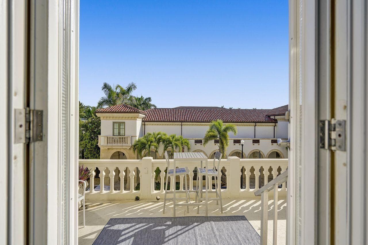 Condominium in Palm Beach — photo 20 of 35