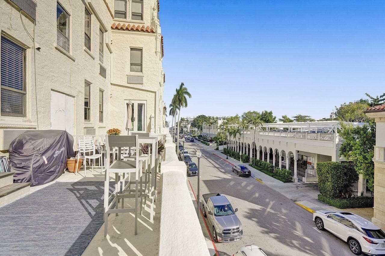 Condominium in Palm Beach — photo 22 of 35