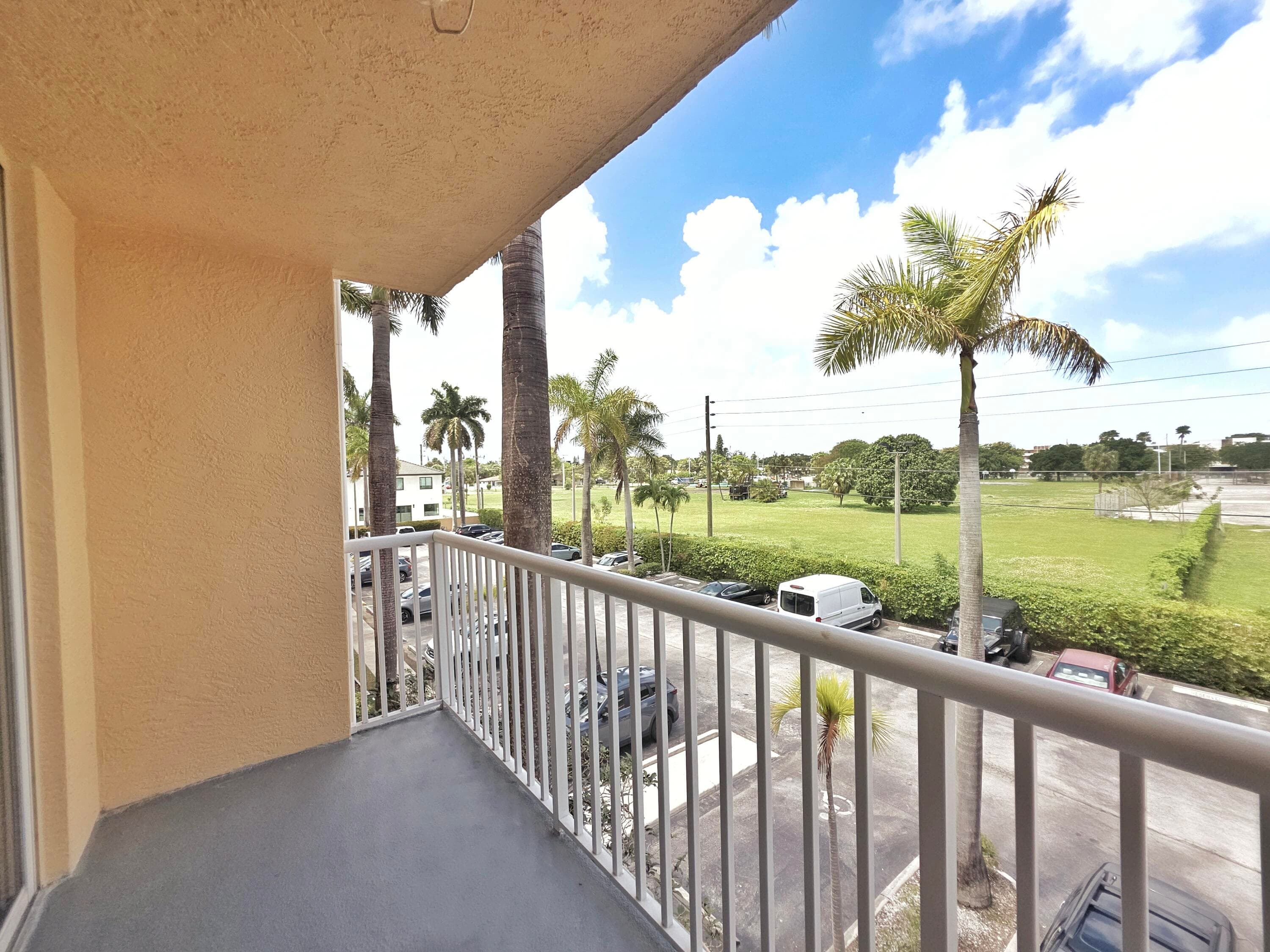 1341 SE 3rd Avenue 307, Dania Beach, FL 33004 — photo 14 of 32