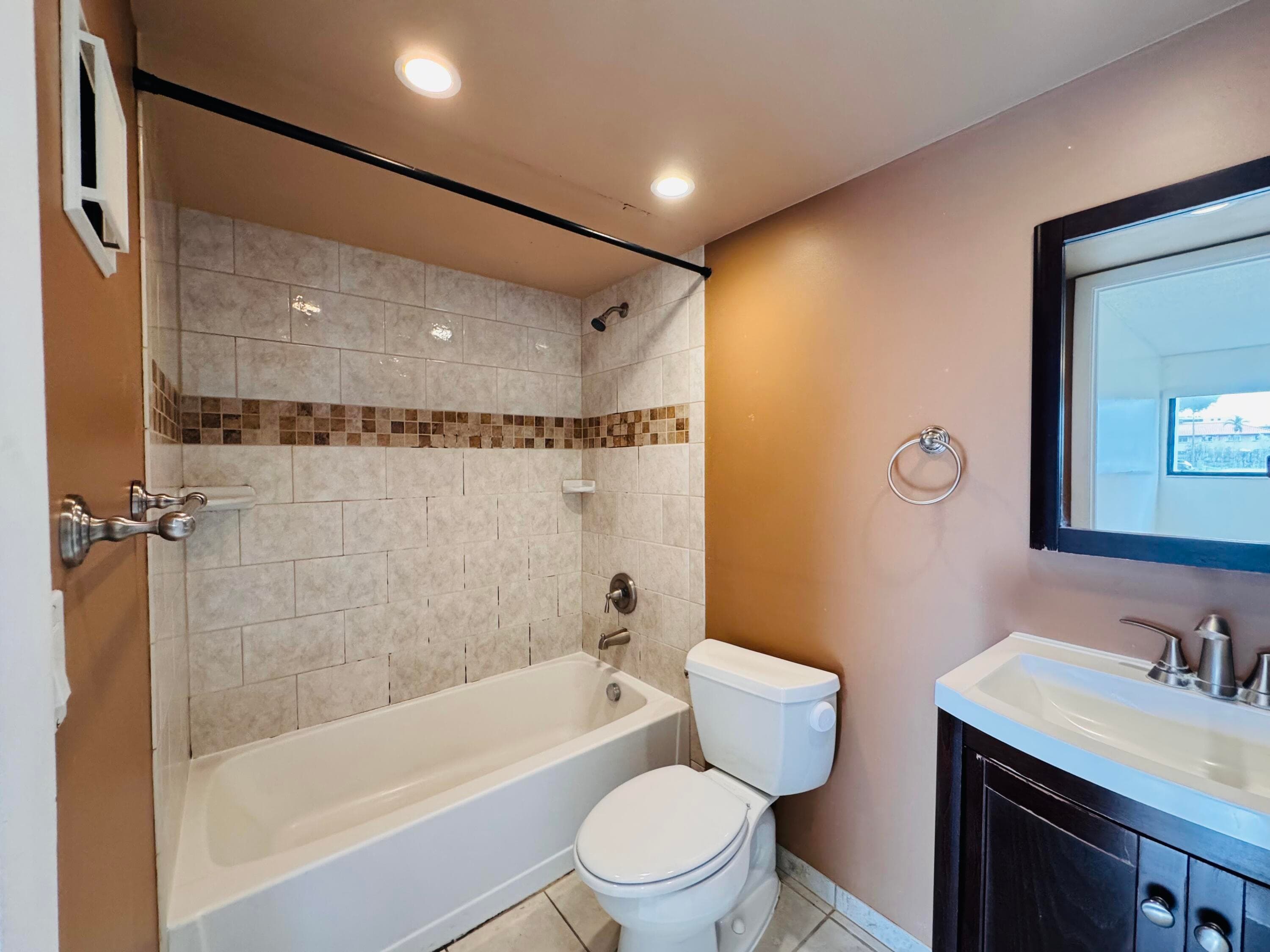 20681 NE 4th Place 105, Miami, FL 33179 — photo 4 of 19