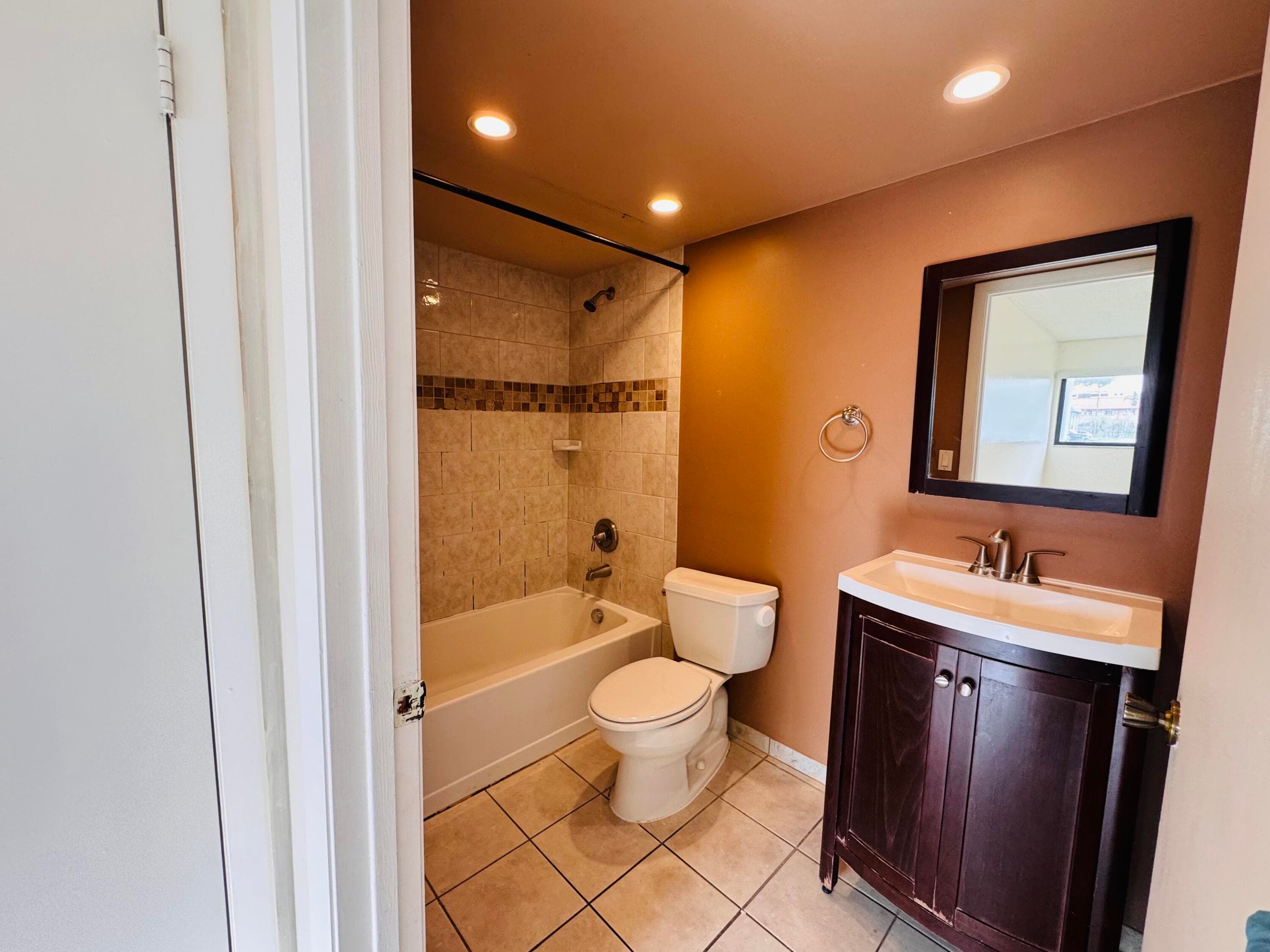 20681 NE 4th Place 105, Miami, FL 33179 — photo 5 of 19