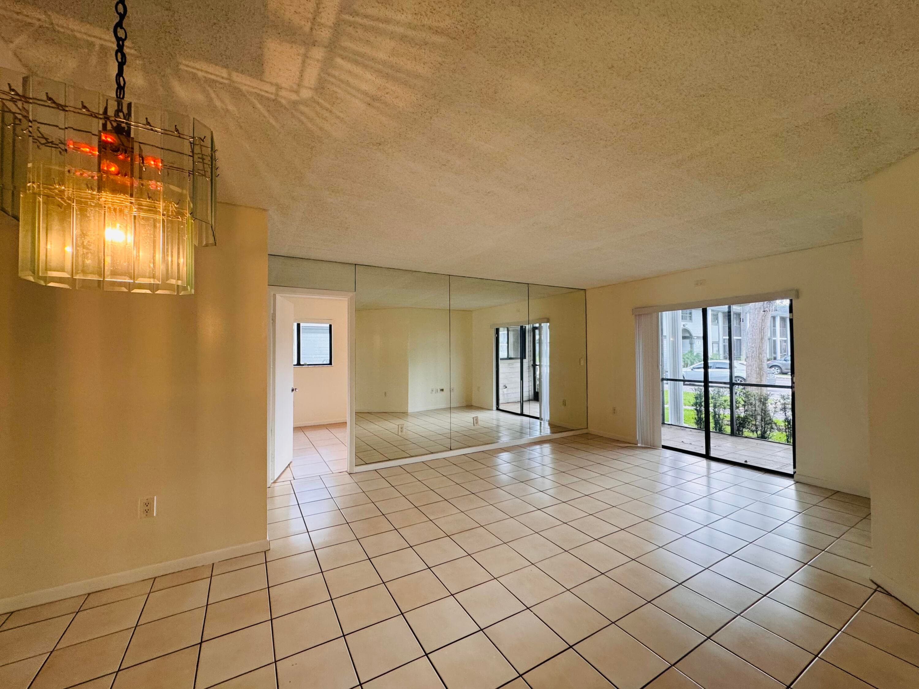 20681 NE 4th Place 105, Miami, FL 33179 — photo 7 of 19