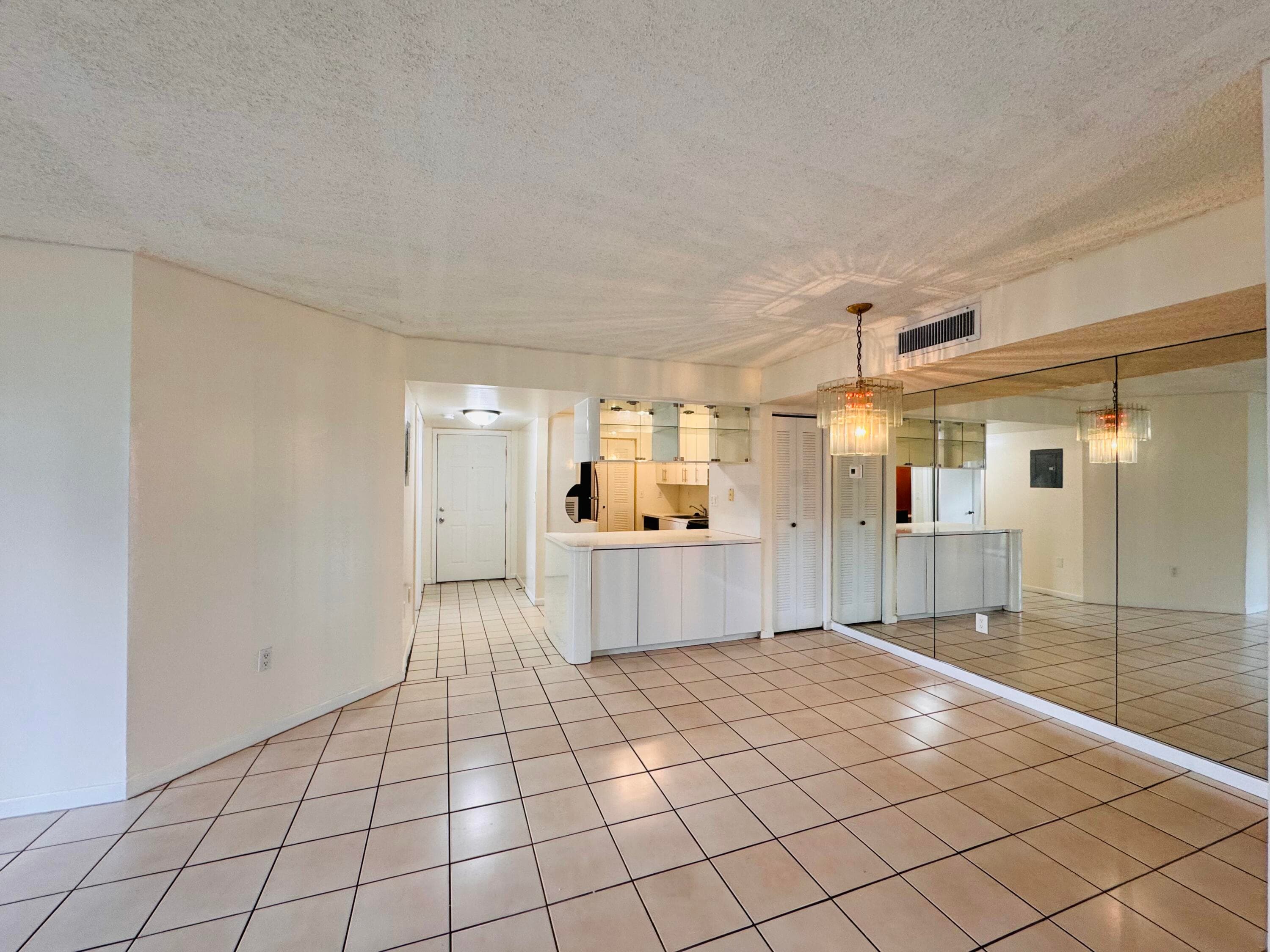 20681 NE 4th Place 105, Miami, FL 33179 — photo 10 of 19