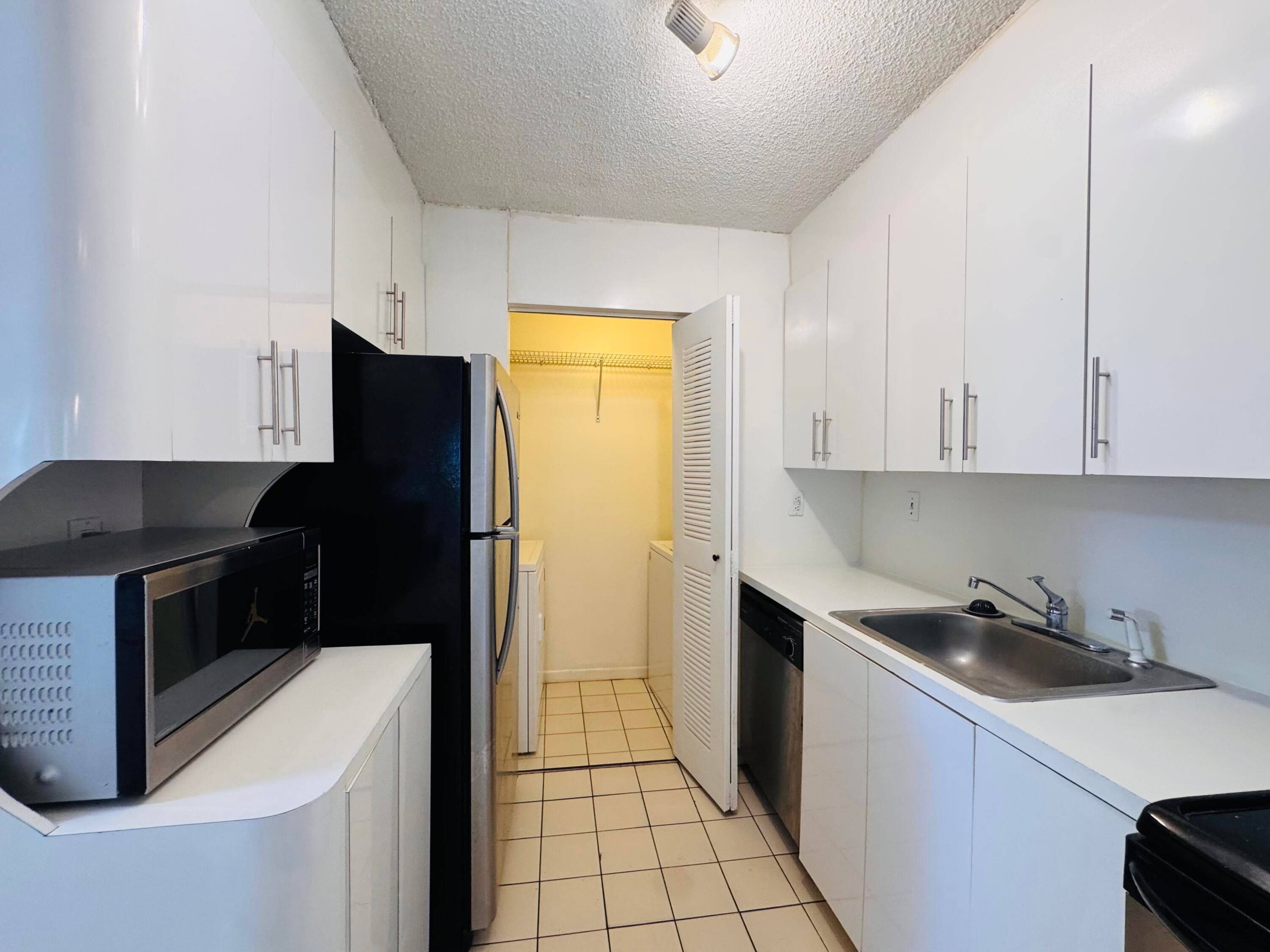 20681 NE 4th Place 105, Miami, FL 33179 — photo 15 of 19