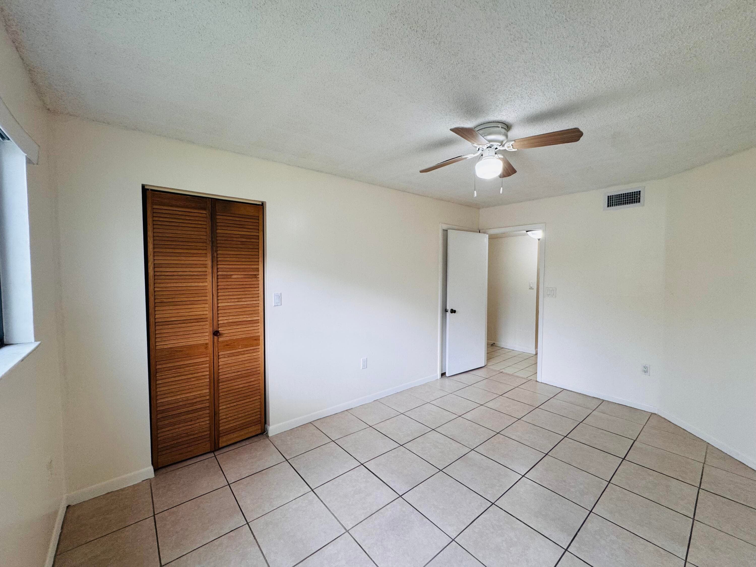 20681 NE 4th Place 105, Miami, FL 33179 — photo 17 of 19