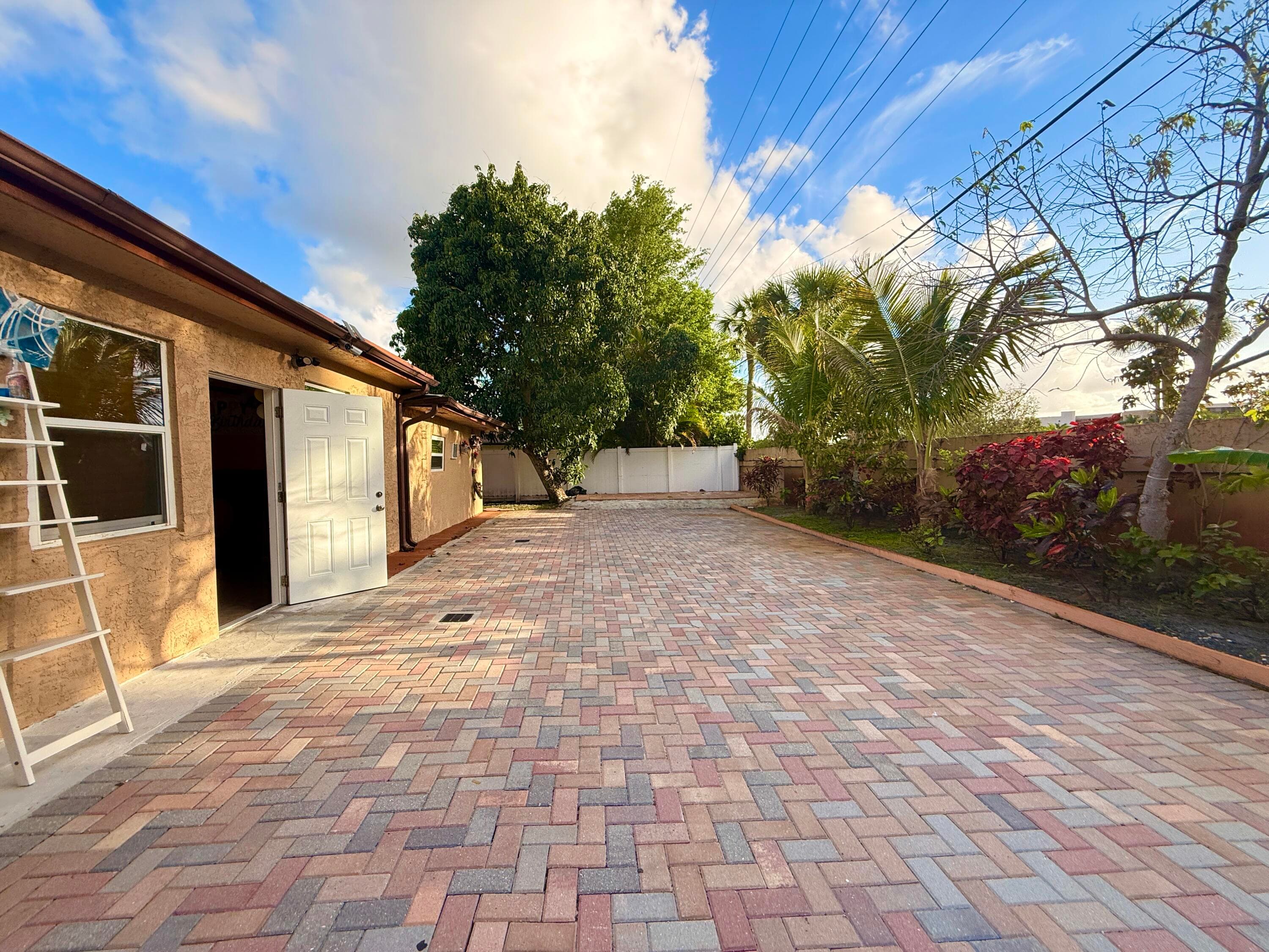 5279 W Woodstone Cir Circle W, Lake Worth, FL 33463 — photo 10 of 89