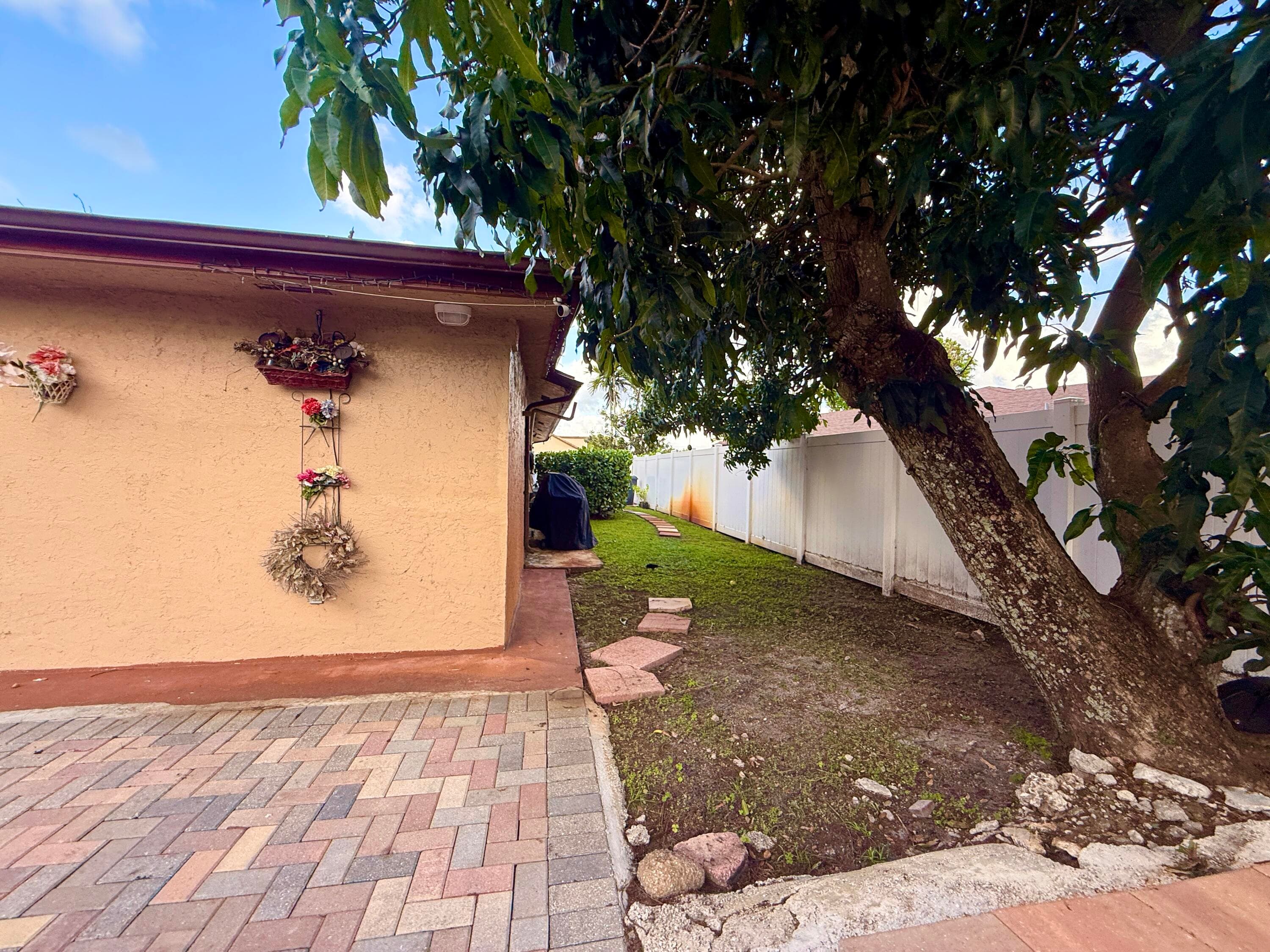 5279 W Woodstone Cir Circle W, Lake Worth, FL 33463 — photo 38 of 89