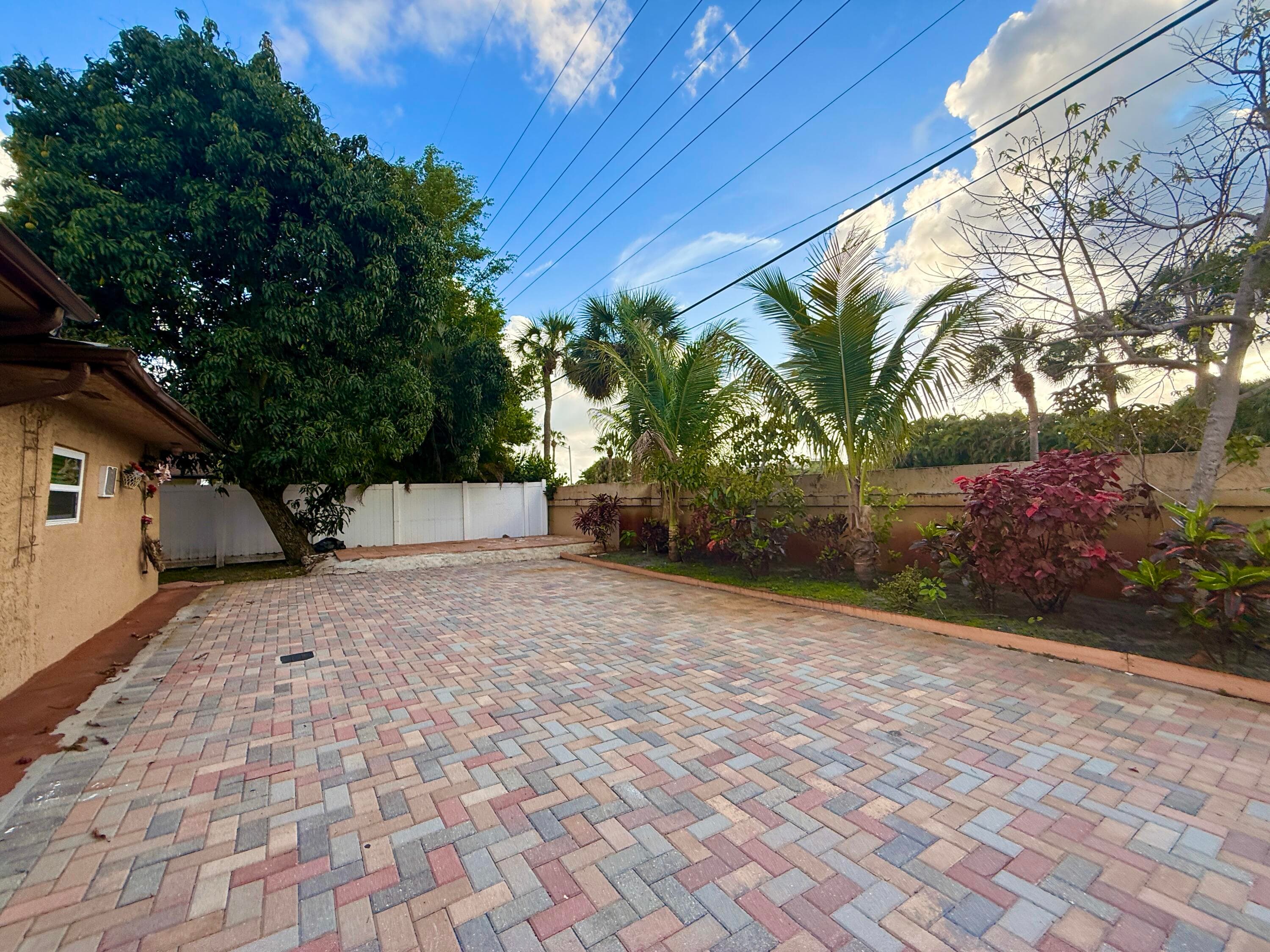 5279 W Woodstone Cir Circle W, Lake Worth, FL 33463 — photo 5 of 89