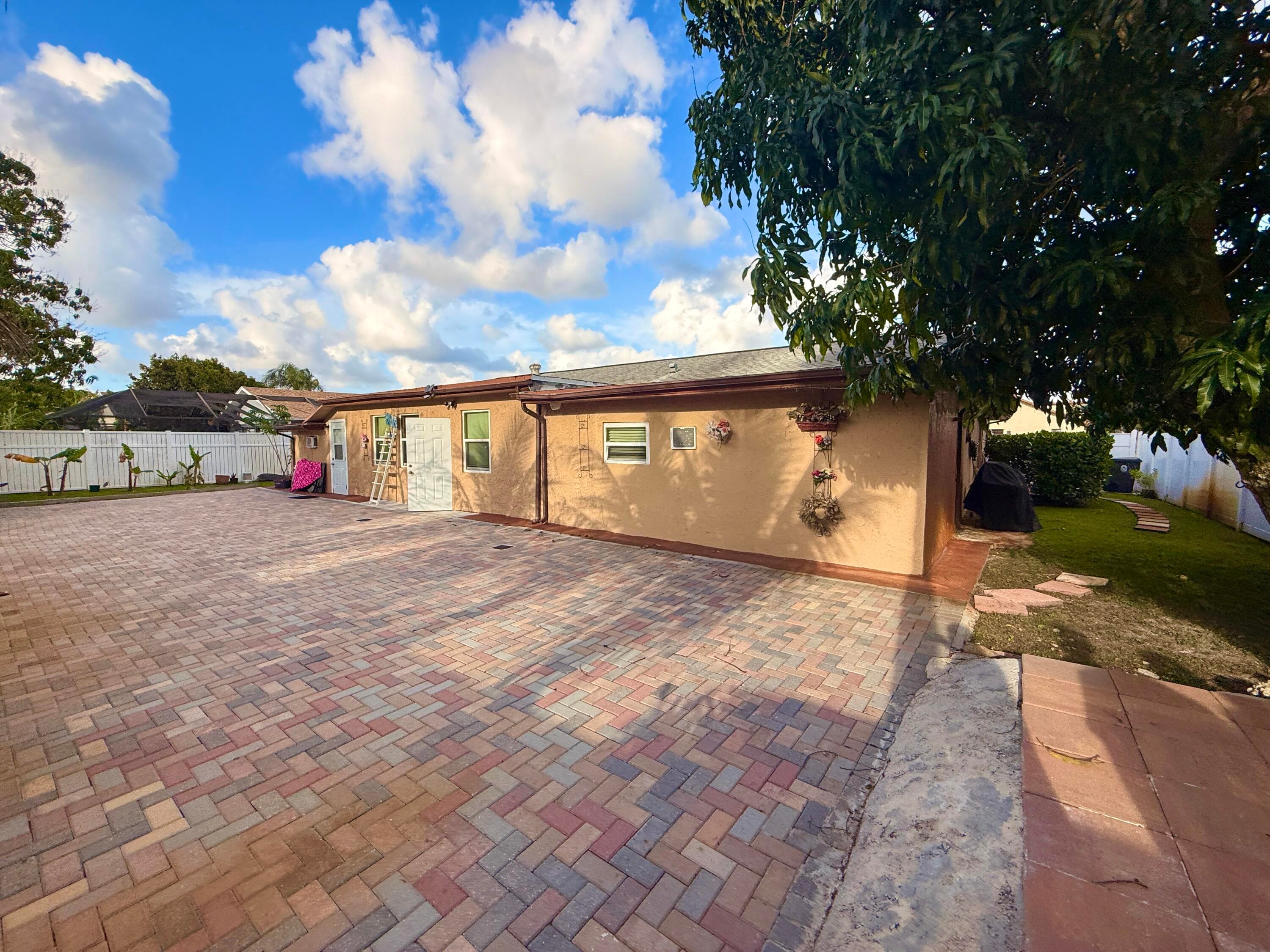 5279 W Woodstone Cir Circle W, Lake Worth, FL 33463 — photo 9 of 89