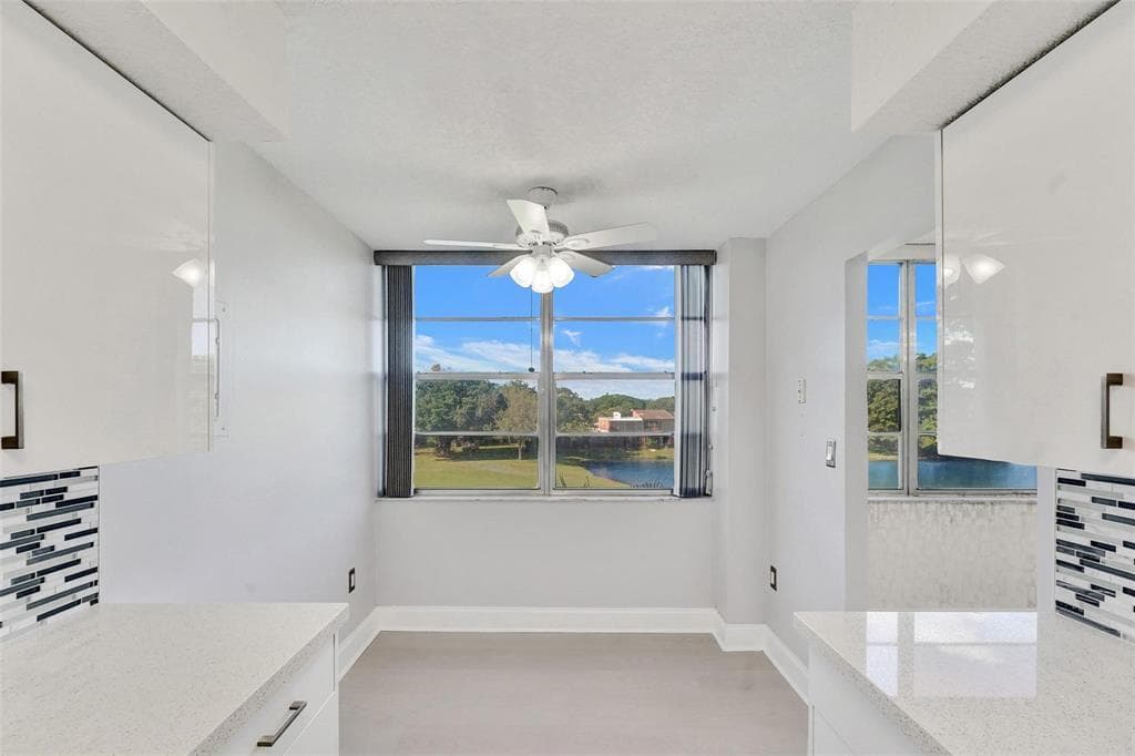 1000 Saint Charles Place 305, Pembroke Pines, FL 33026 — photo 4 of 34