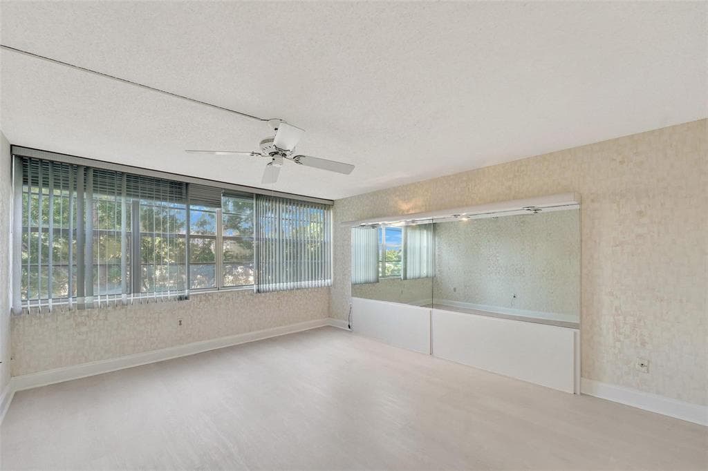 1000 Saint Charles Place 305, Pembroke Pines, FL 33026 — photo 10 of 34