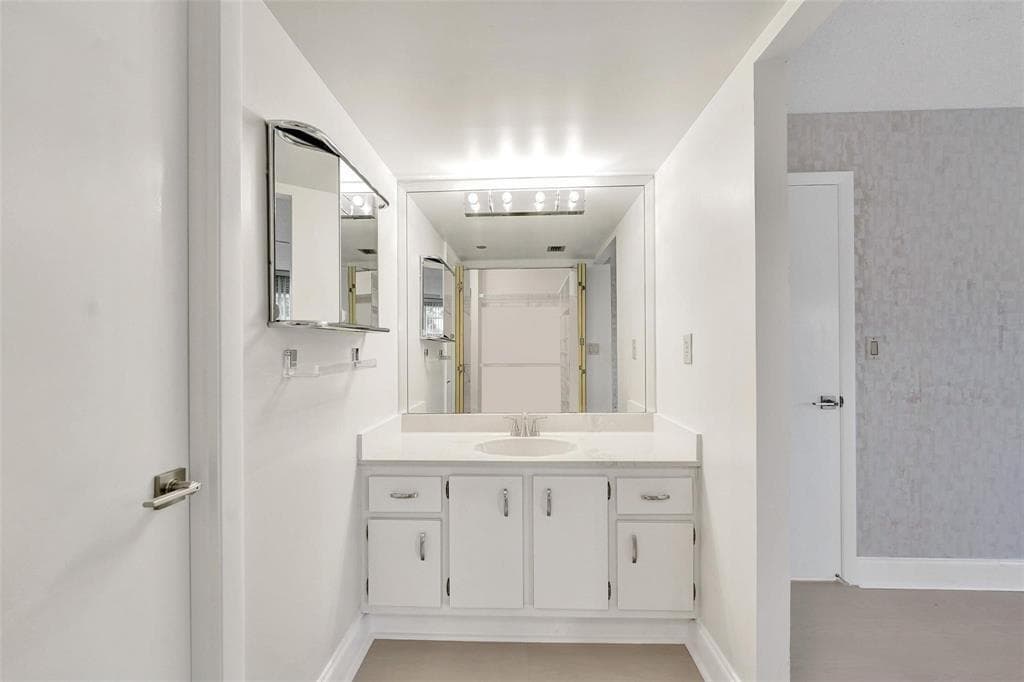 1000 Saint Charles Place 305, Pembroke Pines, FL 33026 — photo 15 of 34