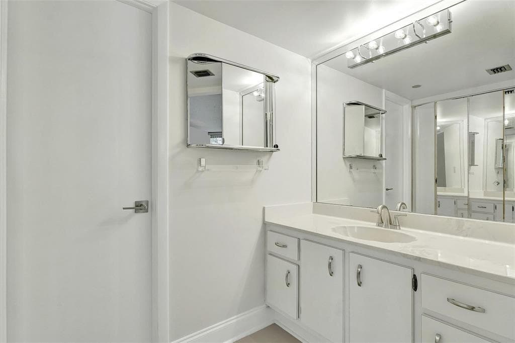 1000 Saint Charles Place 305, Pembroke Pines, FL 33026 — photo 16 of 34