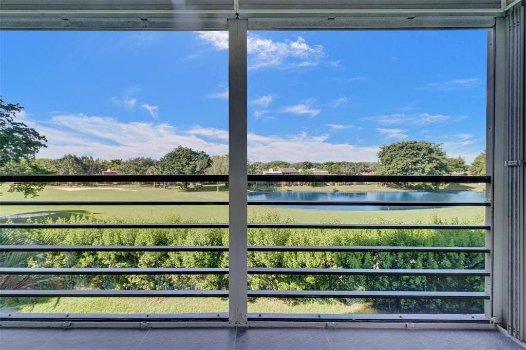 1000 Saint Charles Place 305, Pembroke Pines, FL 33026 — photo 25 of 34