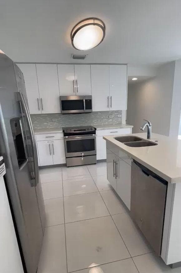 2651 NE 212th Terrace 107, Miami, FL 33180 — photo 2 of 8