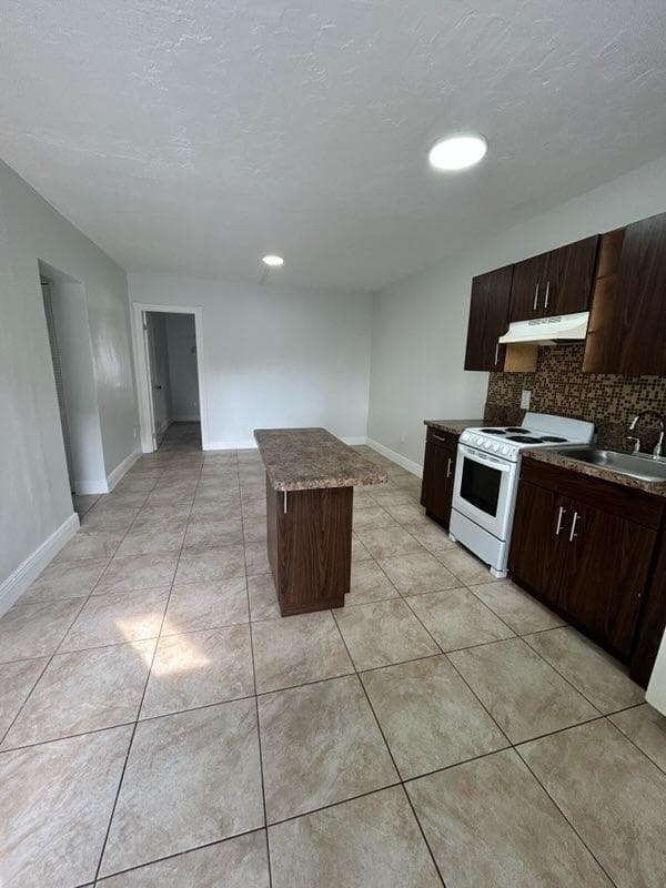 18257 NW 23rd Avenue 1, Miami Gardens, FL 33056 — photo 1 of 11