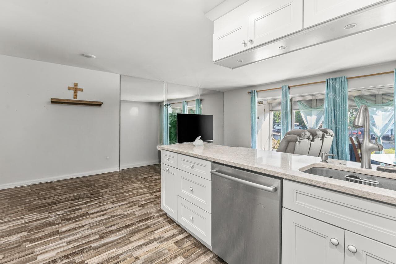 342 Southwind Drive 102, North Palm Beach, FL 33408 — photo 5 of 39