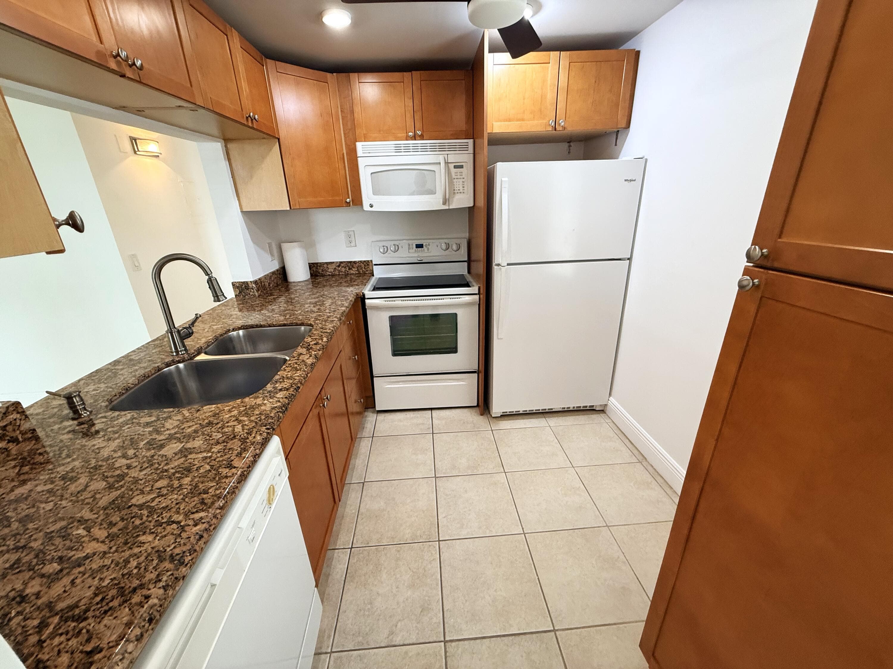 586 Normandy M 586, Delray Beach, FL 33484 — photo 6 of 24